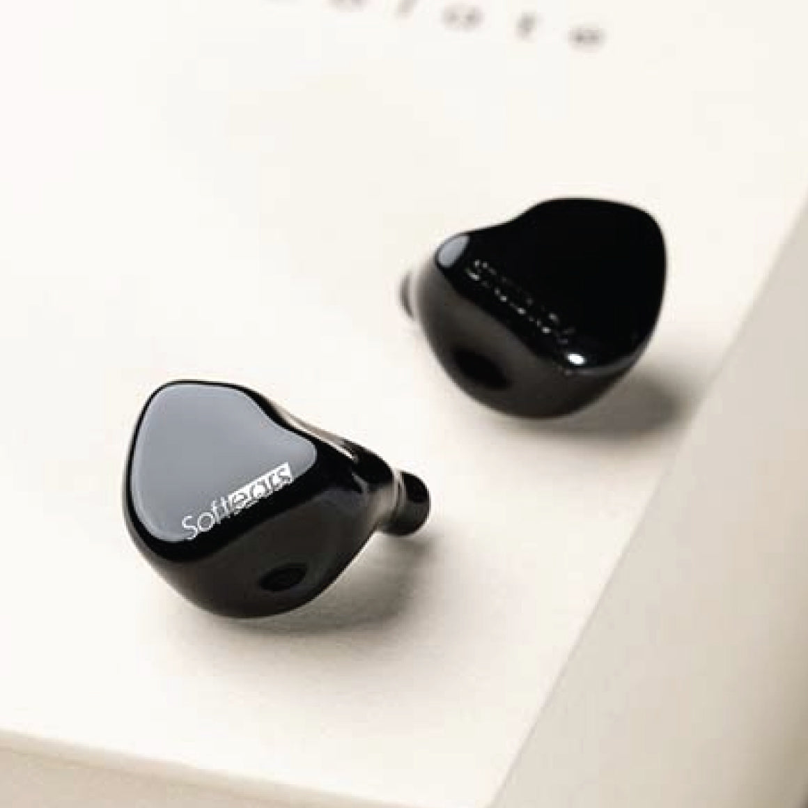 Headphone-Zone-Softears-Studio4