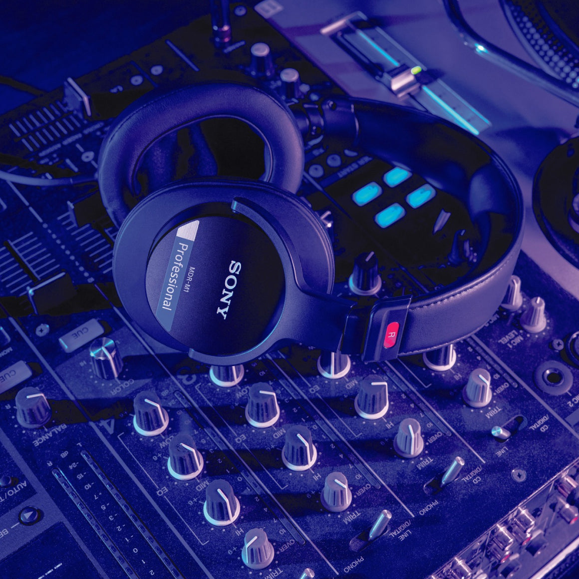 Headphone-Zone-Sony-MDR-M1