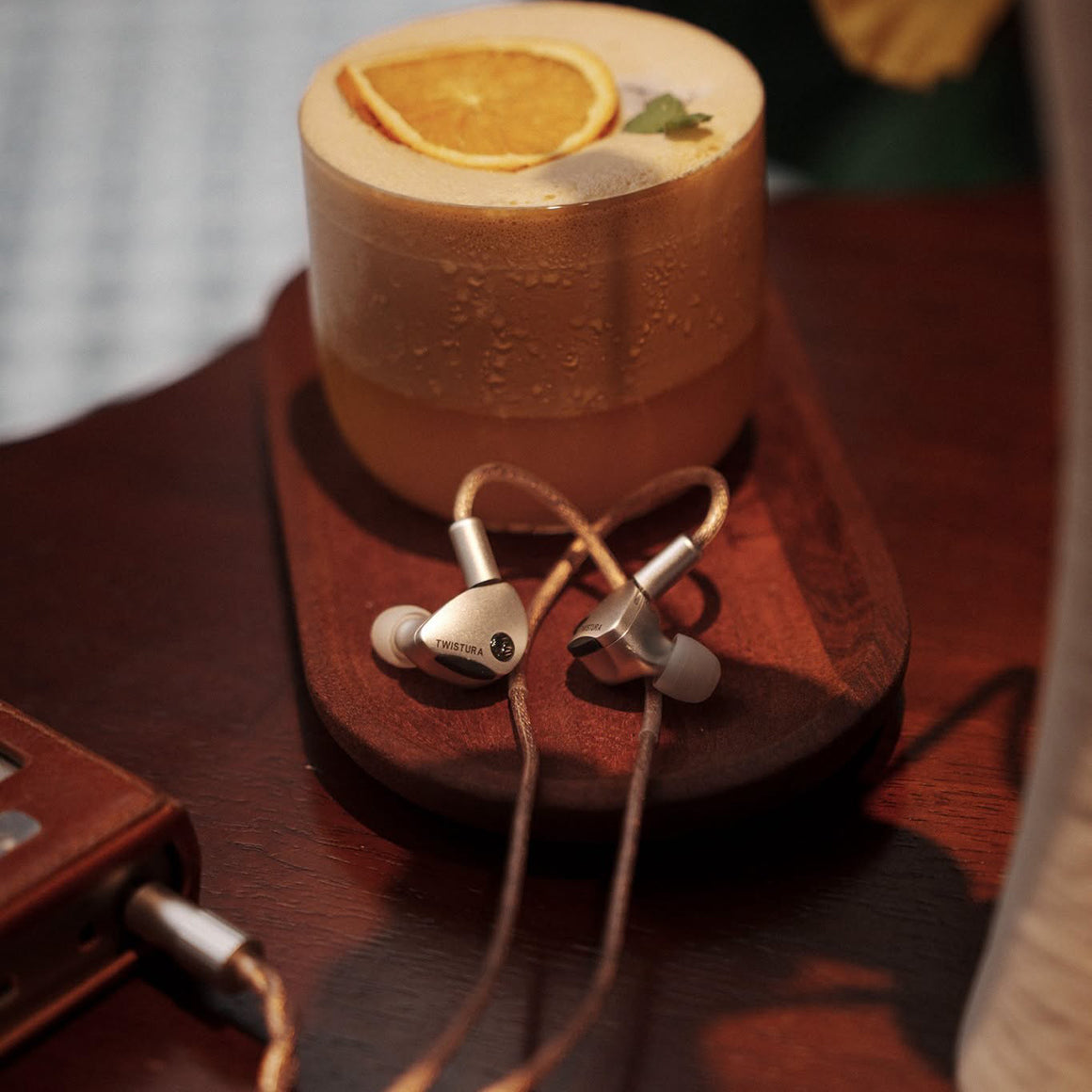Headphone-Zone-Twistura-WoodNote
