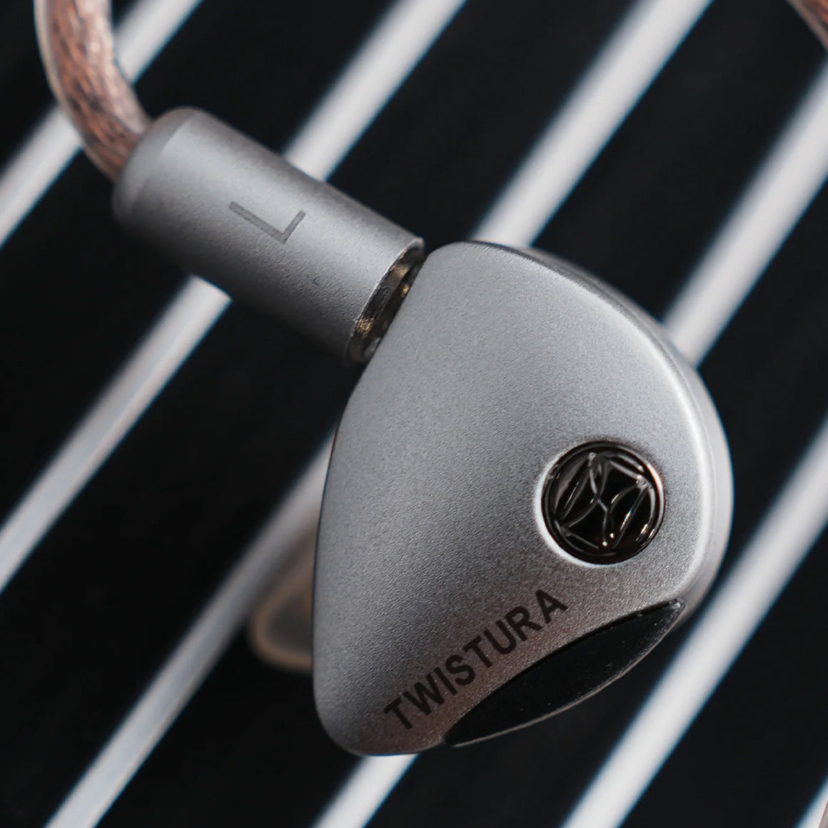 Headphone-Zone-Twistura-WoodNote