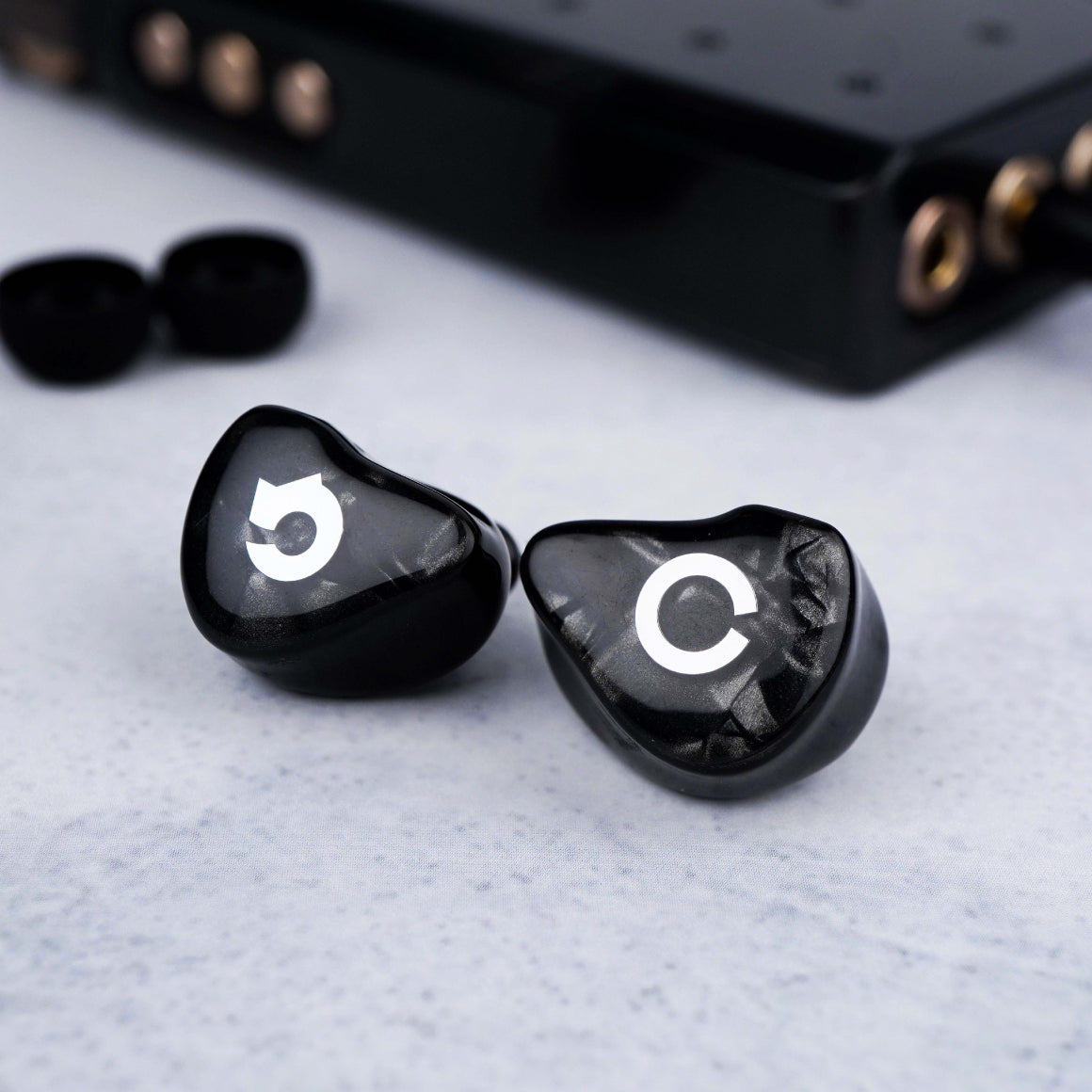 Headphone-Zone-X-Oriveti-Blackbird