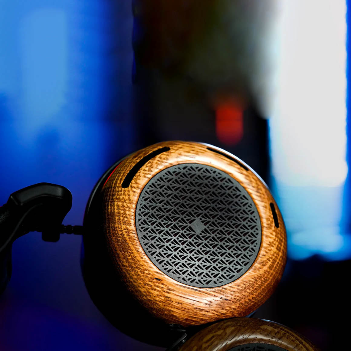 #Earcup Material_Oak