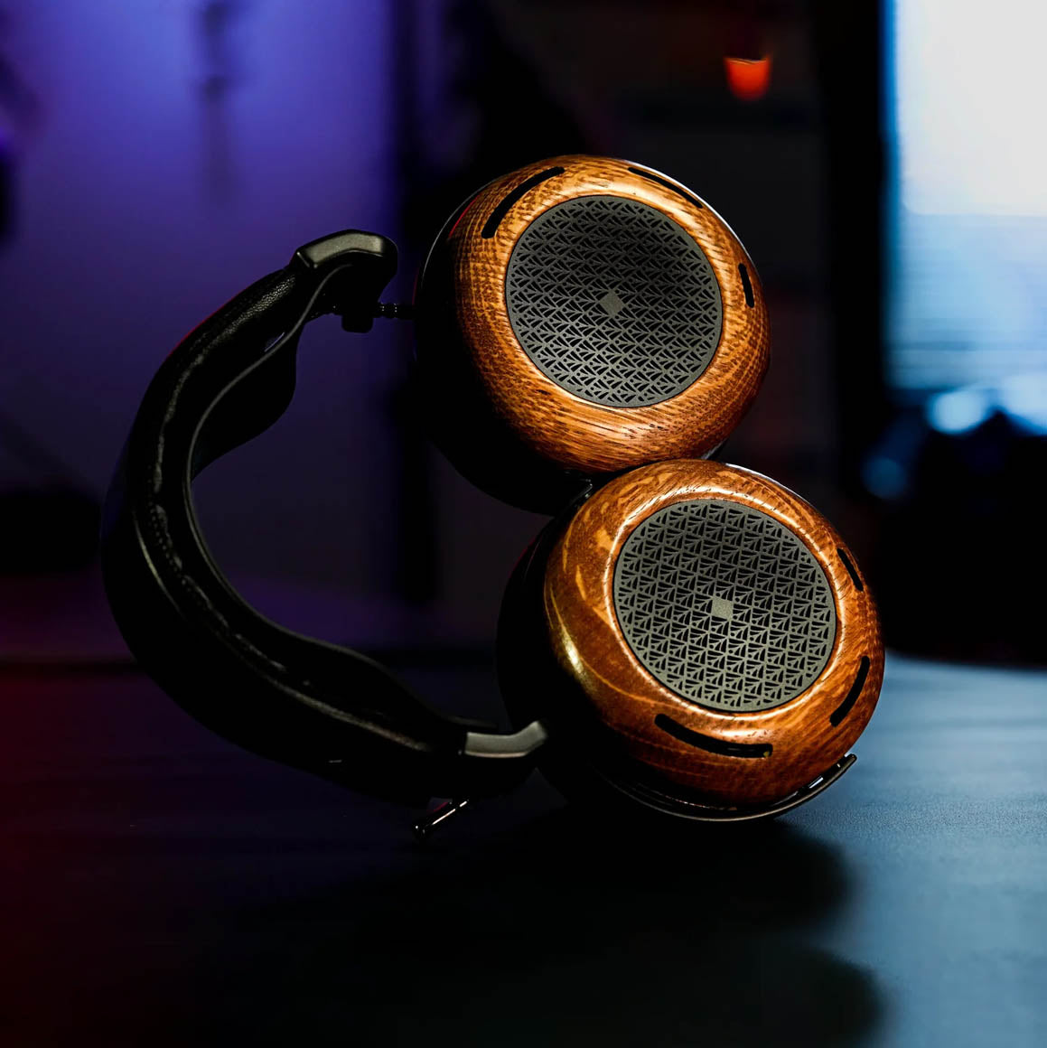 #Earcup Material_Oak