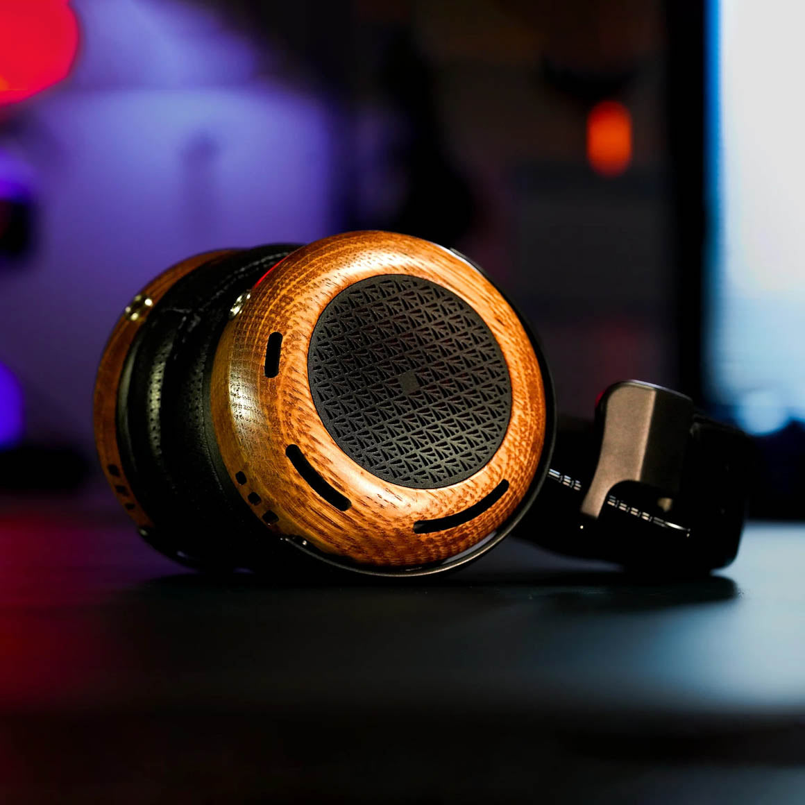 #Earcup Material_Oak