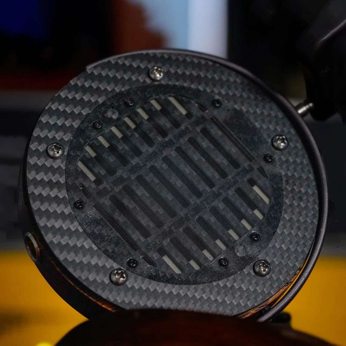 #Earcup Material_Oak