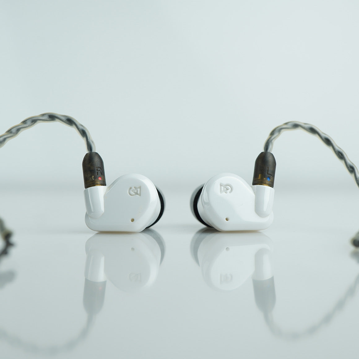 Headphone-Zone-Campfire-Audio-Vega-Demo-Unit