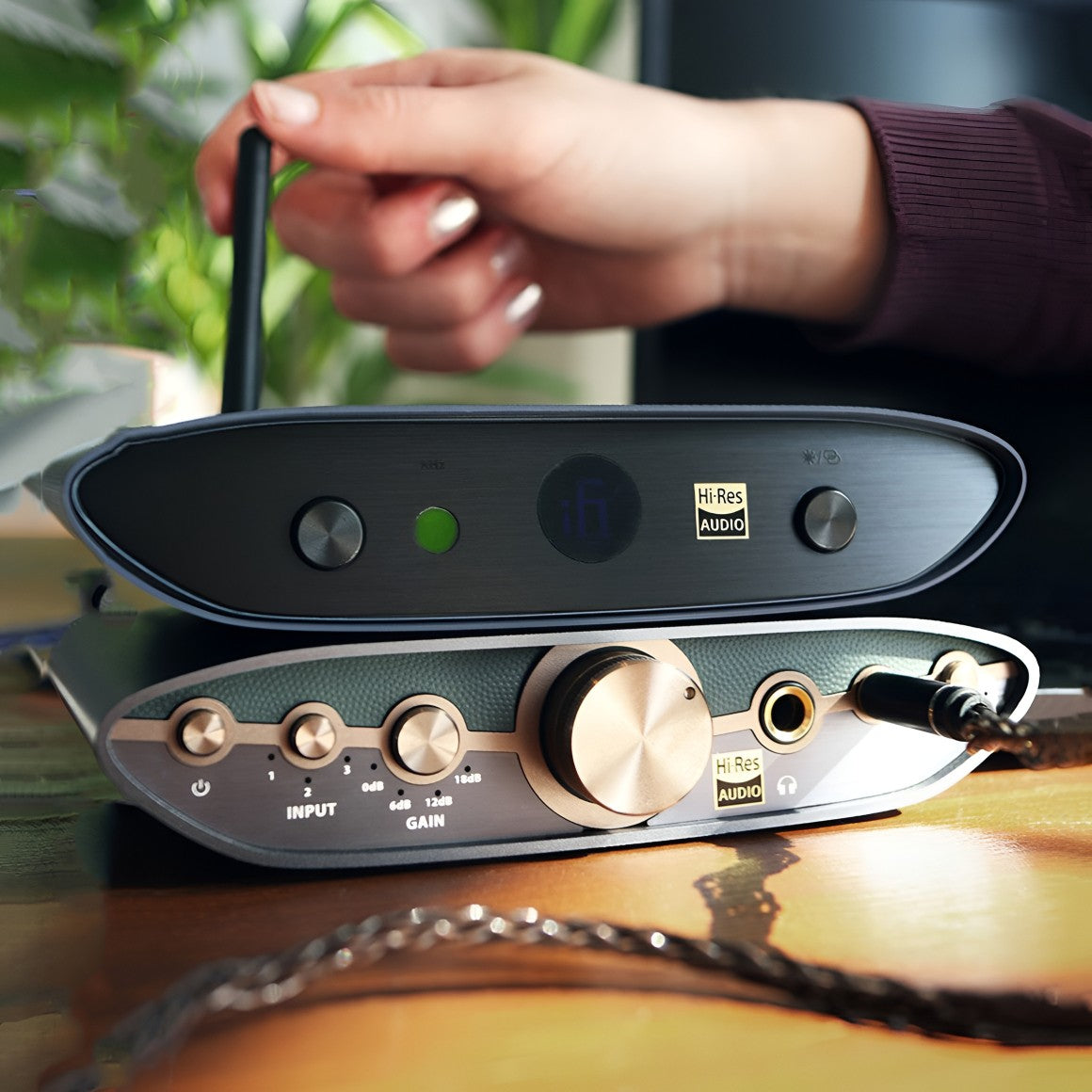 Headphone-Zone-iFi-Audio-ZEN-Air-Blue-2