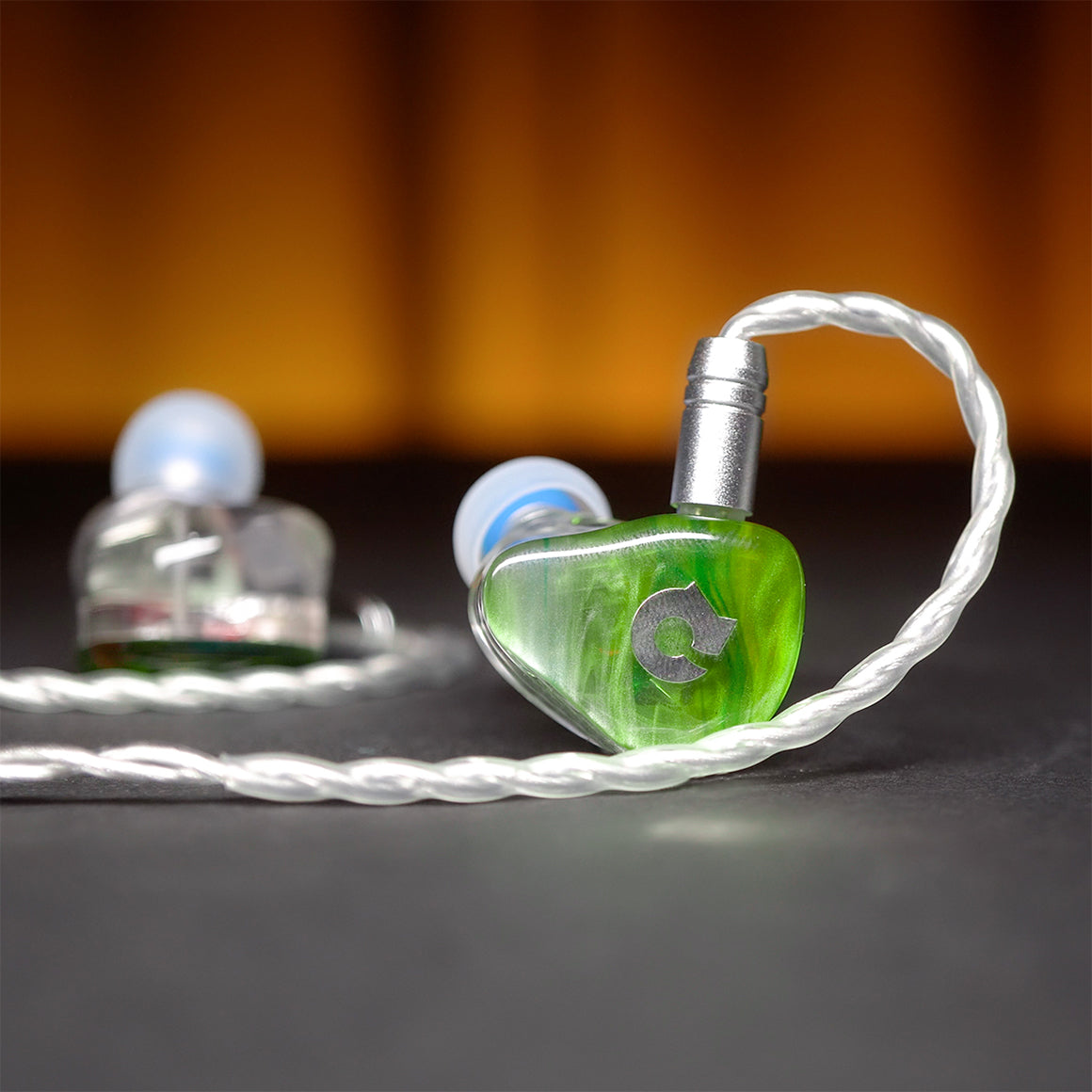 Headphone-Zone-x-ddHiFi-Iris