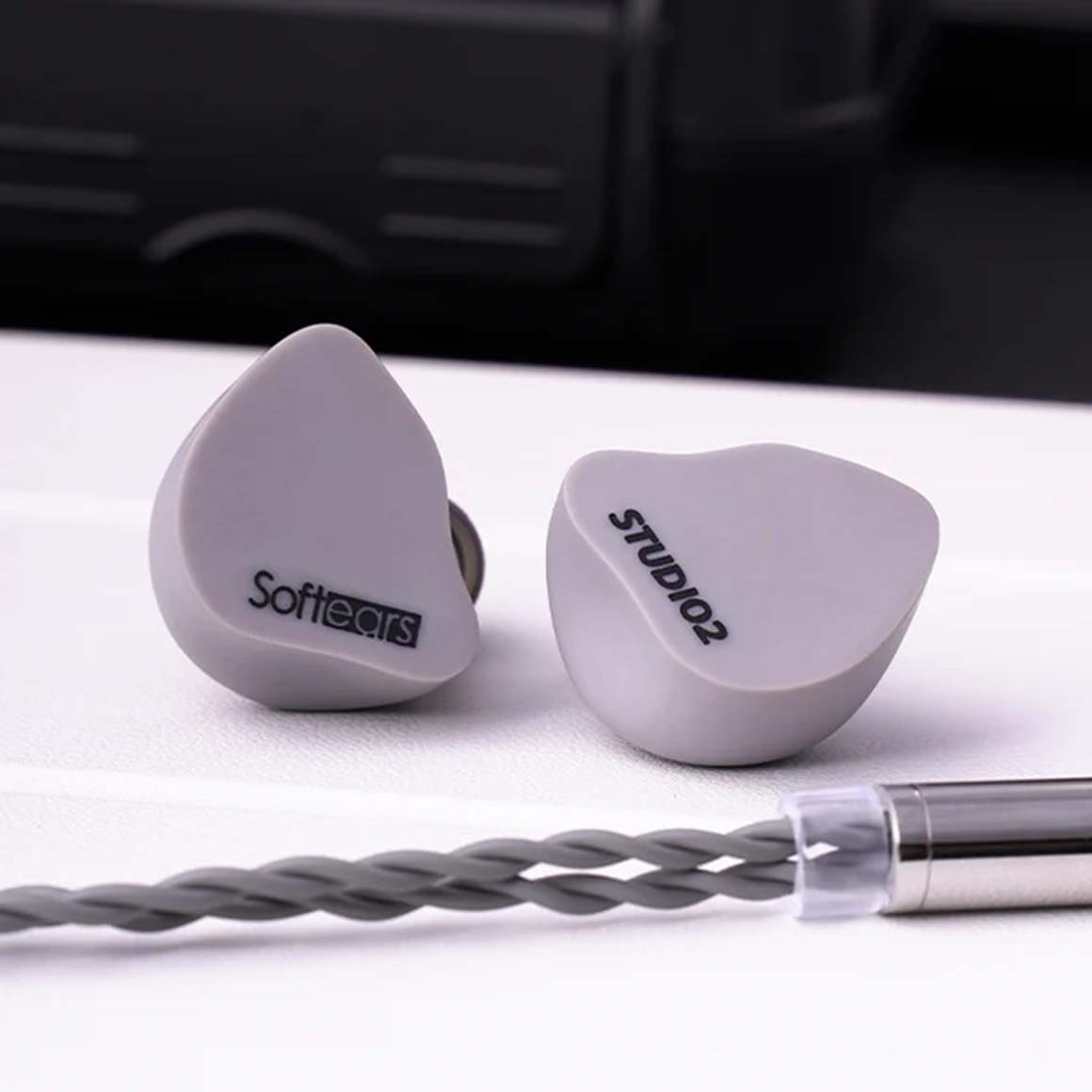 Headphone-zone-Softears-Studio2