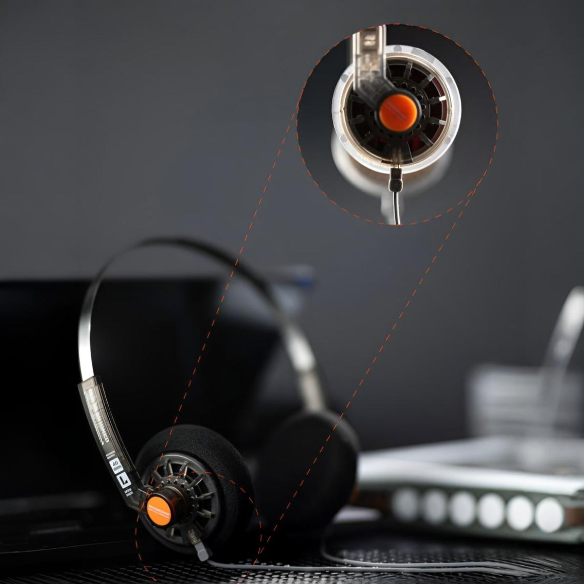 Headphone-Zone-Moondrop-Old-Fashioned