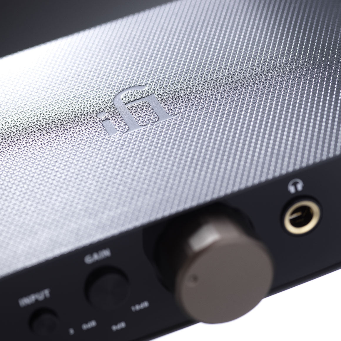 Headphone-Zone-iFi-Audio-ZEN-Air-CAN
