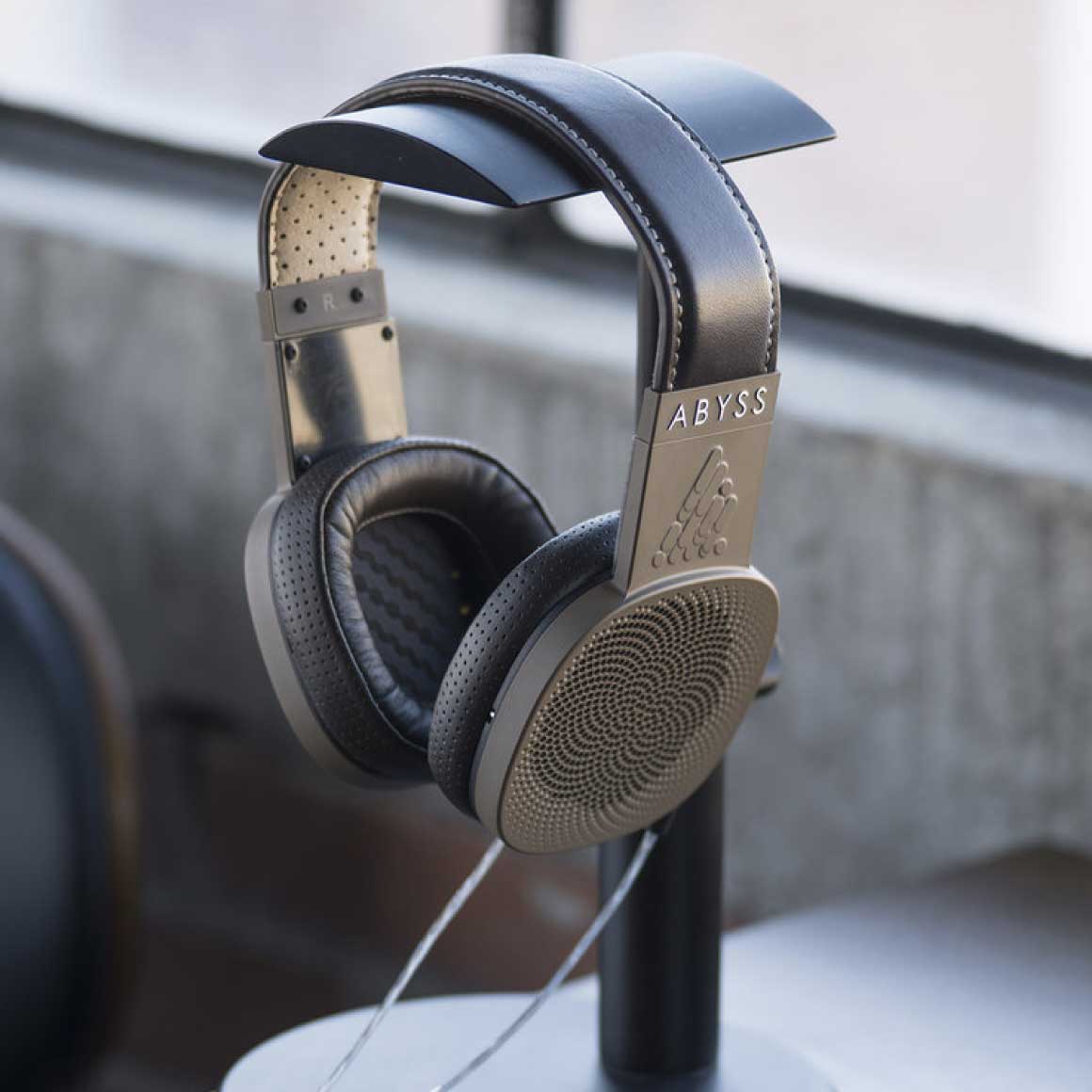 Headphone-Zone-ABYSS-DAINA-V2-BLACK-1160-1160.jpg