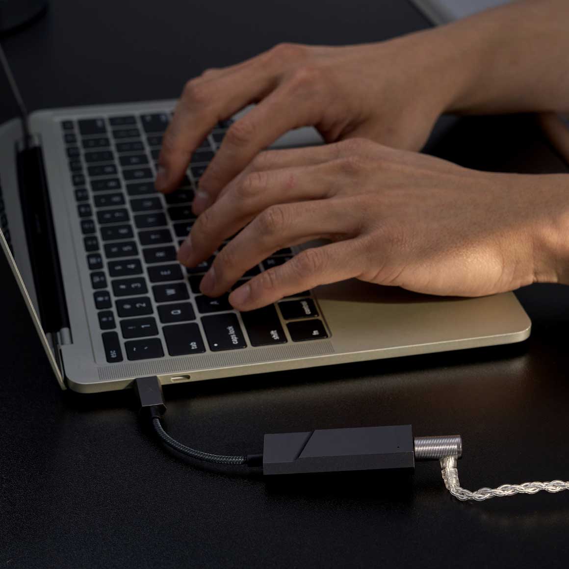 Headphone-Zone-Astell&Kern-AK HC2