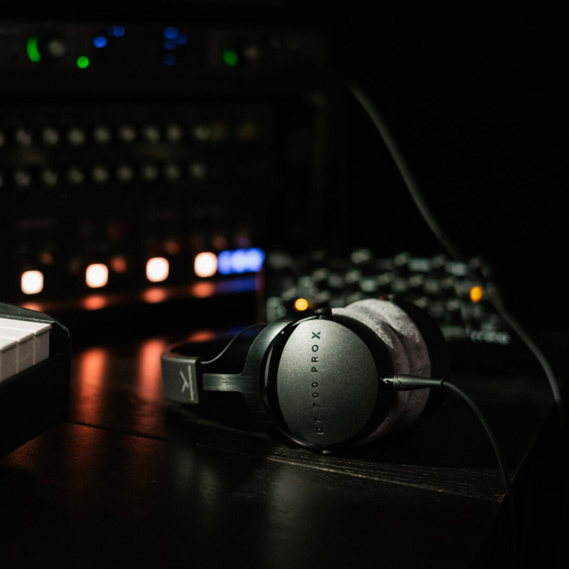 Headphone-Zone-Beyerdynamic-DT-700-PRO-X