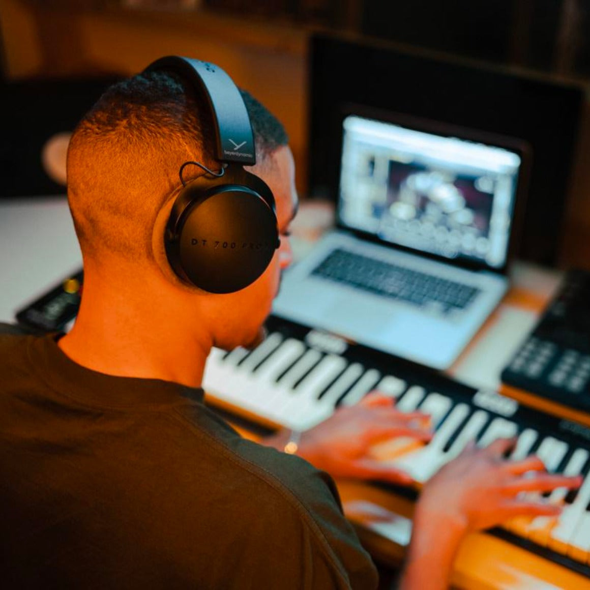 Headphone-Zone-Beyerdynamic-DT-700-PRO-X