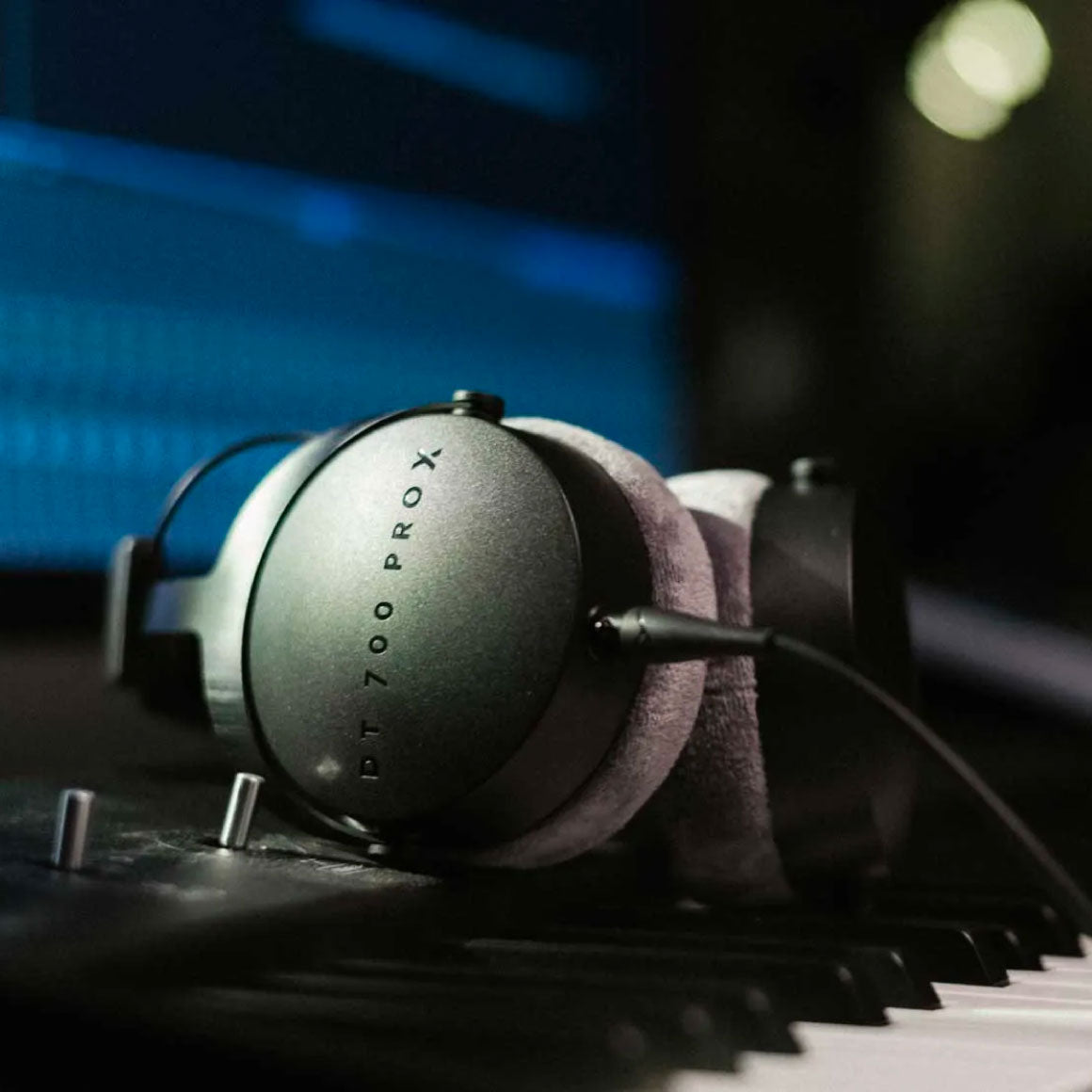 Headphone-Zone-Beyerdynamic-DT-700-PRO-X