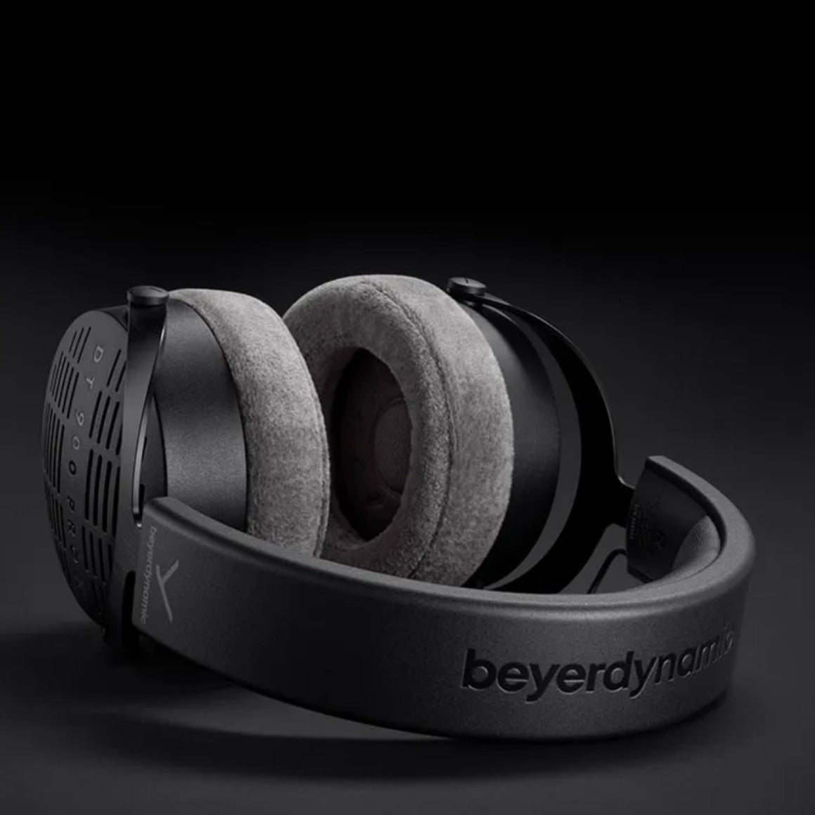 Headphone-Zone-Beyerdynamic-DT-900-PRO-X