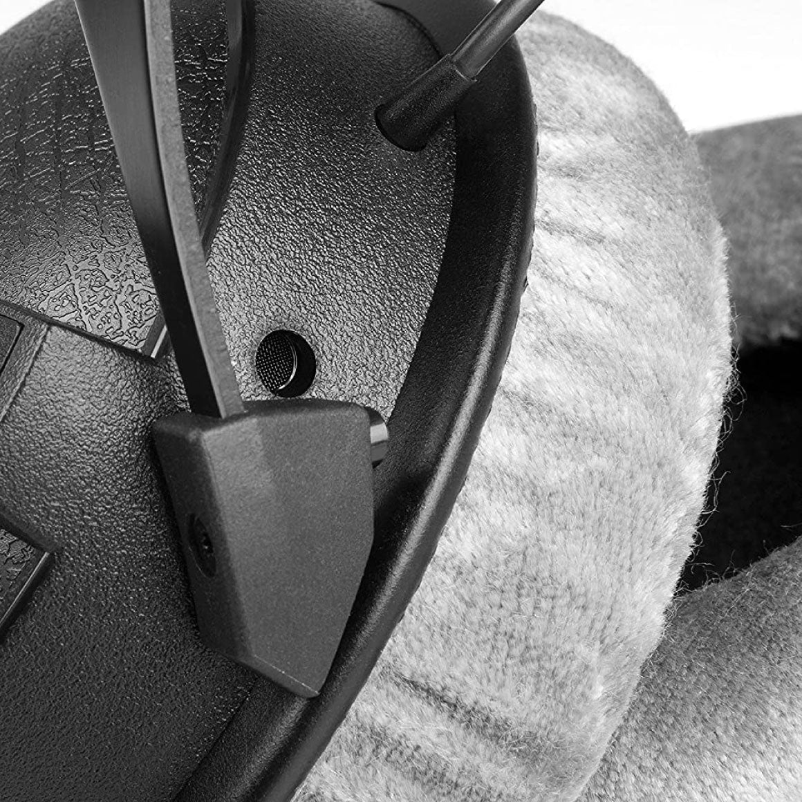 Headphone-Zone-Beyerdynamic-EDT-770V-Earpads-Silver-grey