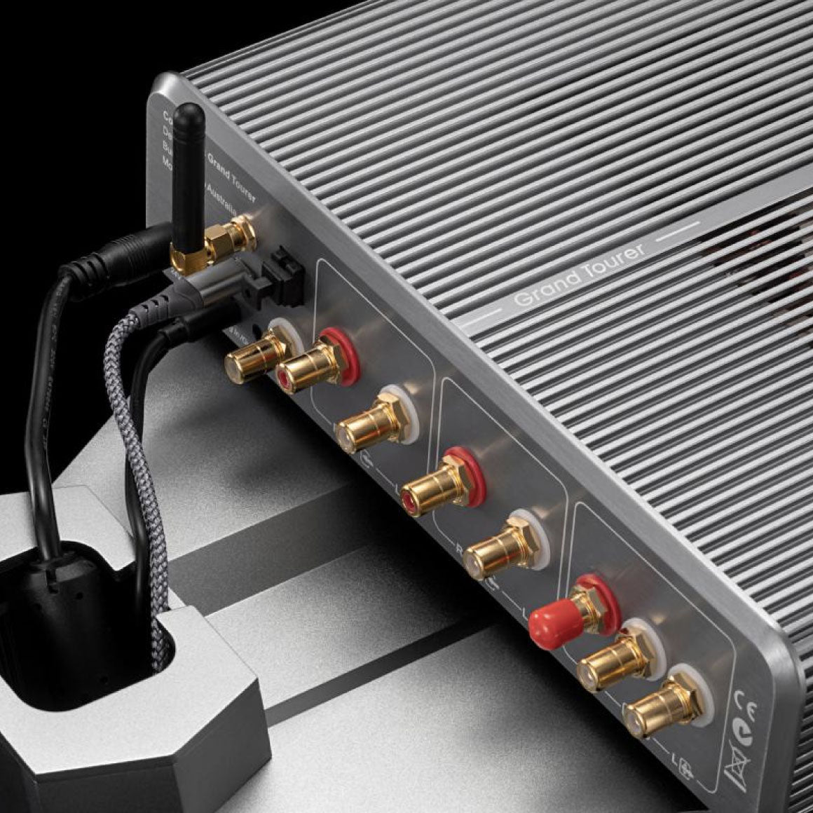 Headphone-Zone-Burson Audio-Mothership 01