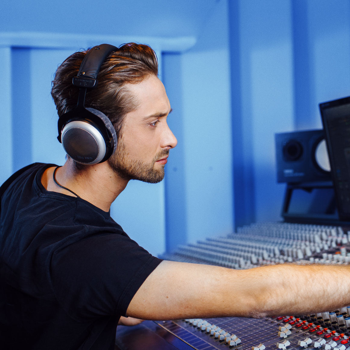 beyerdynamic-dt-880-pro-white-headphone-zone