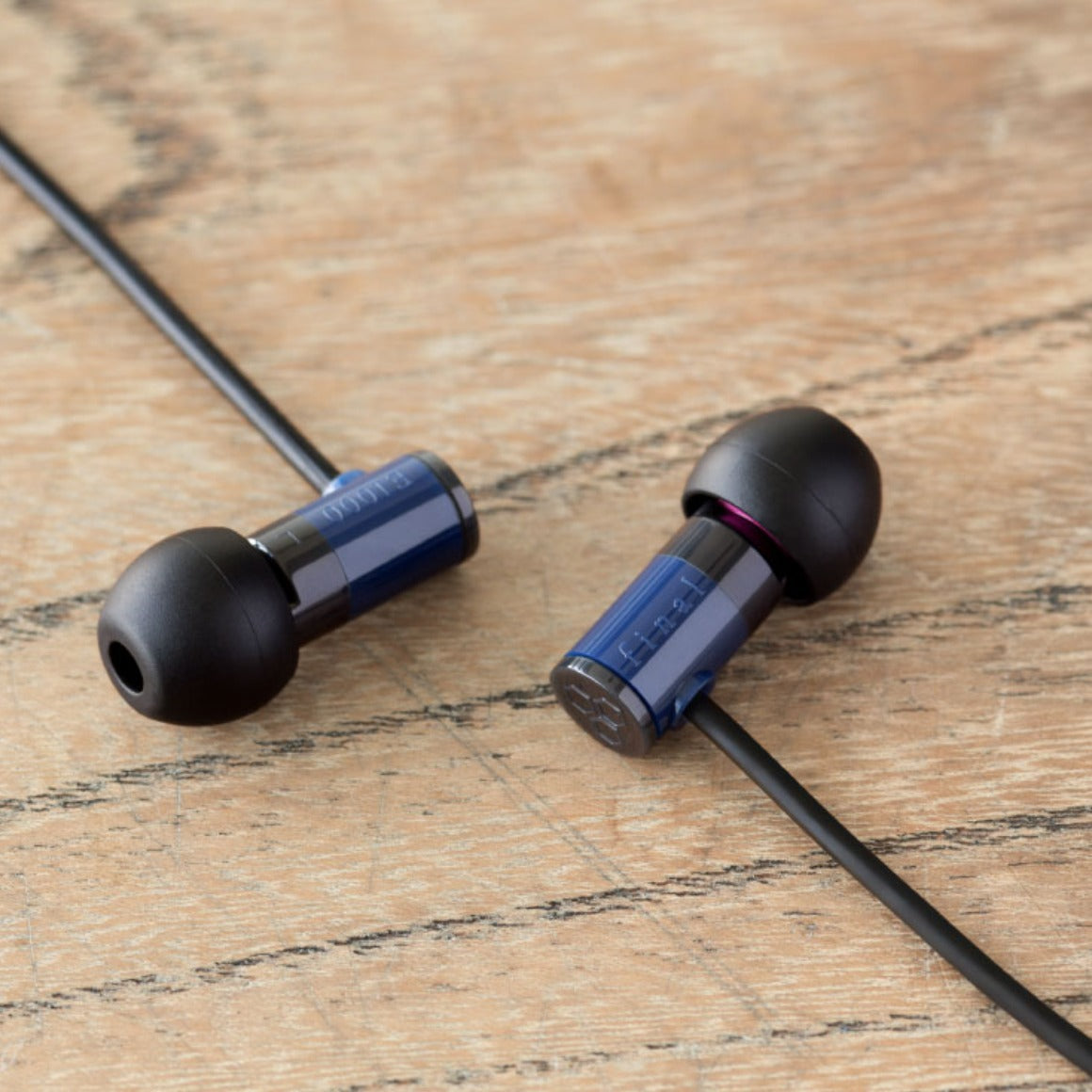 Headphone-Zone-Final-Audio-E1000-Blue