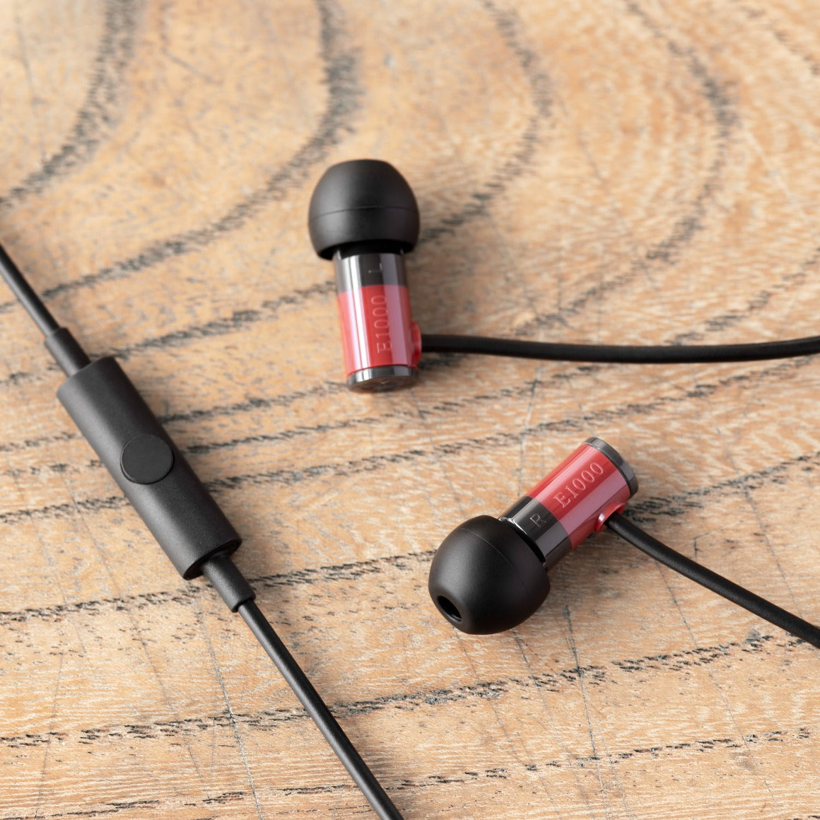 Headphone-Zone-Final-Audio-E1000-RED-with-Mic