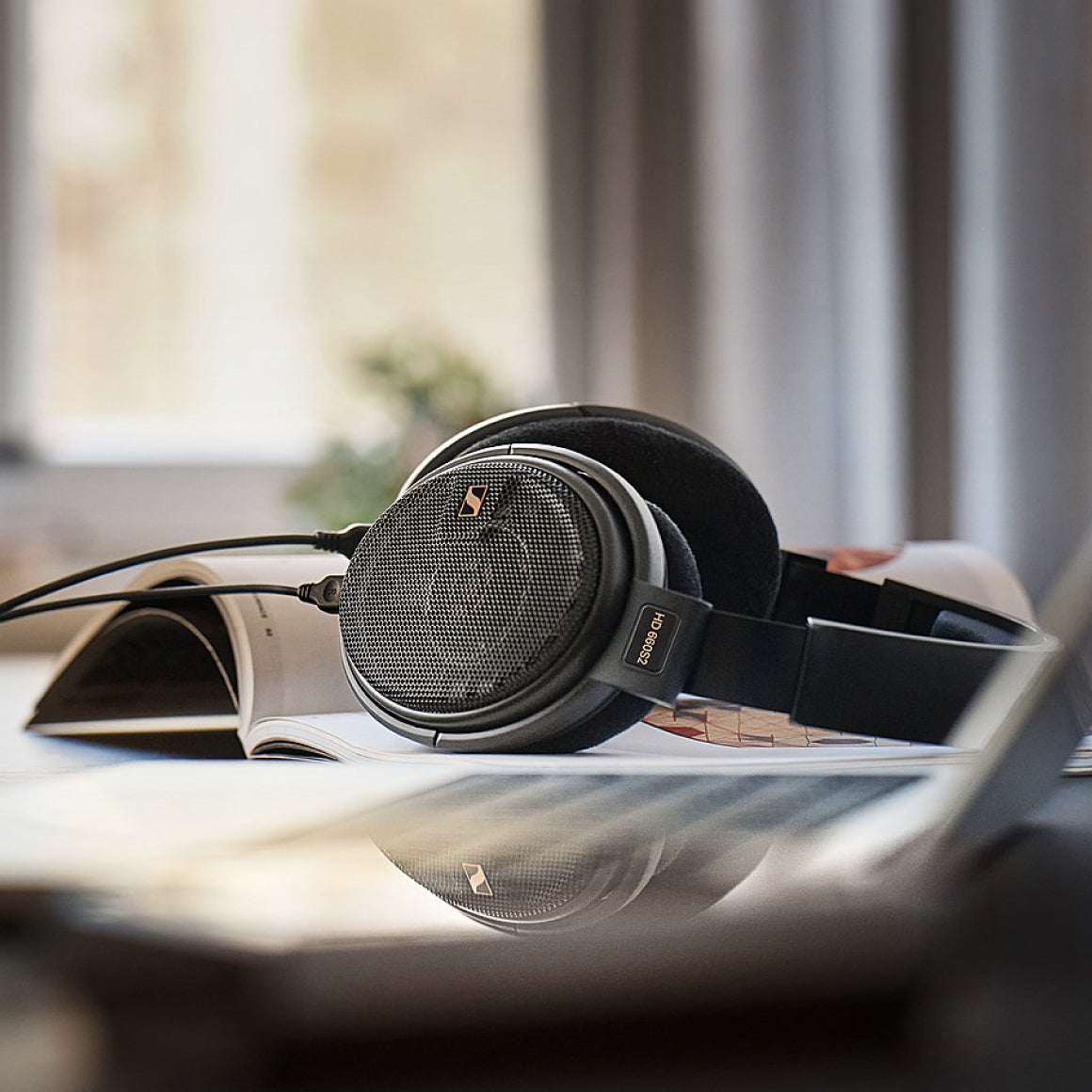 Headphone-Zone-Sennheiser-HD-660S2