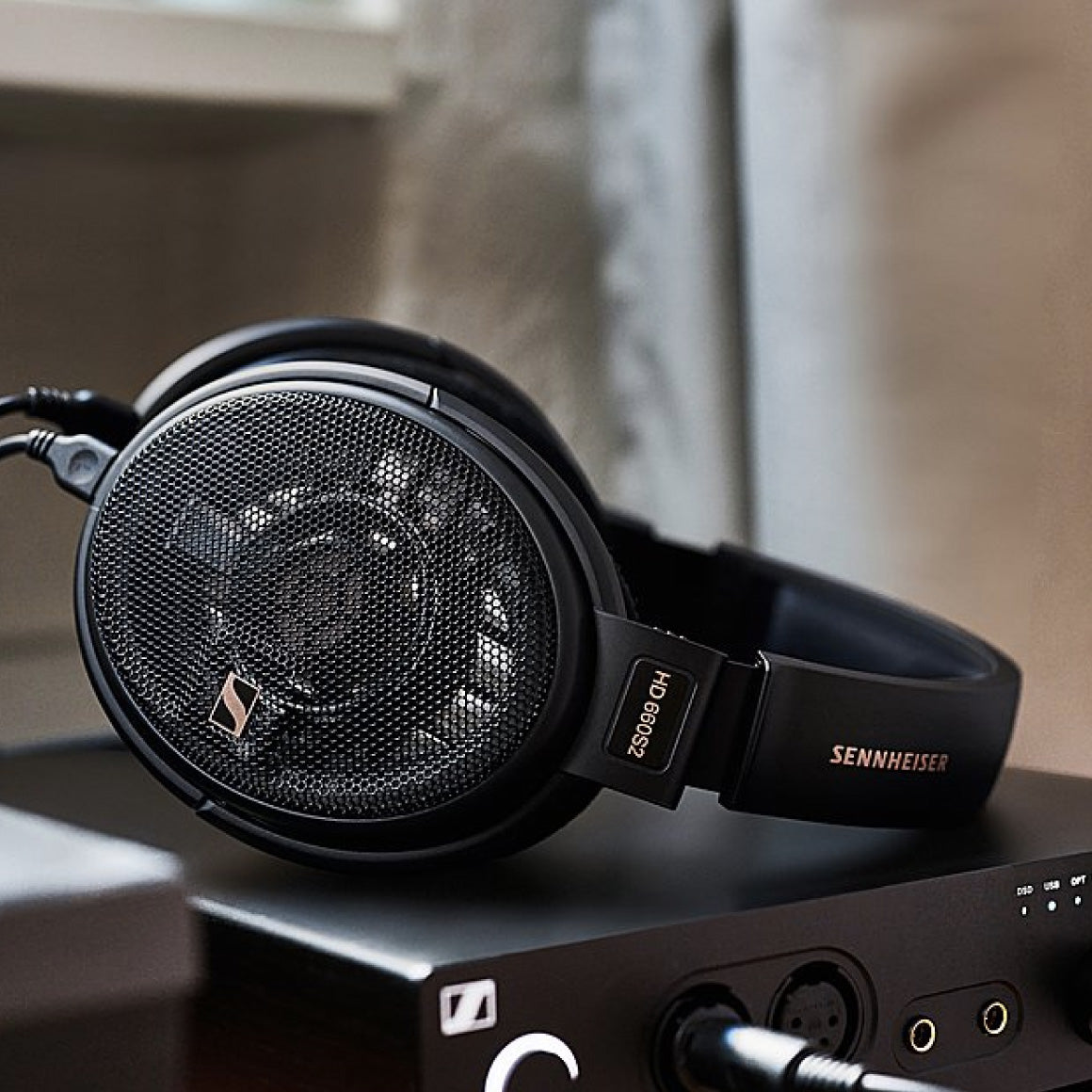 Headphone-Zone-Sennheiser-HD-660S2