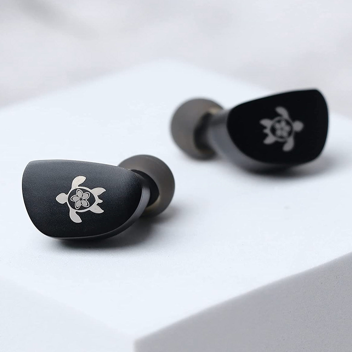 Headphone-Zone-Tripowin-x-HBB-Olina-SE