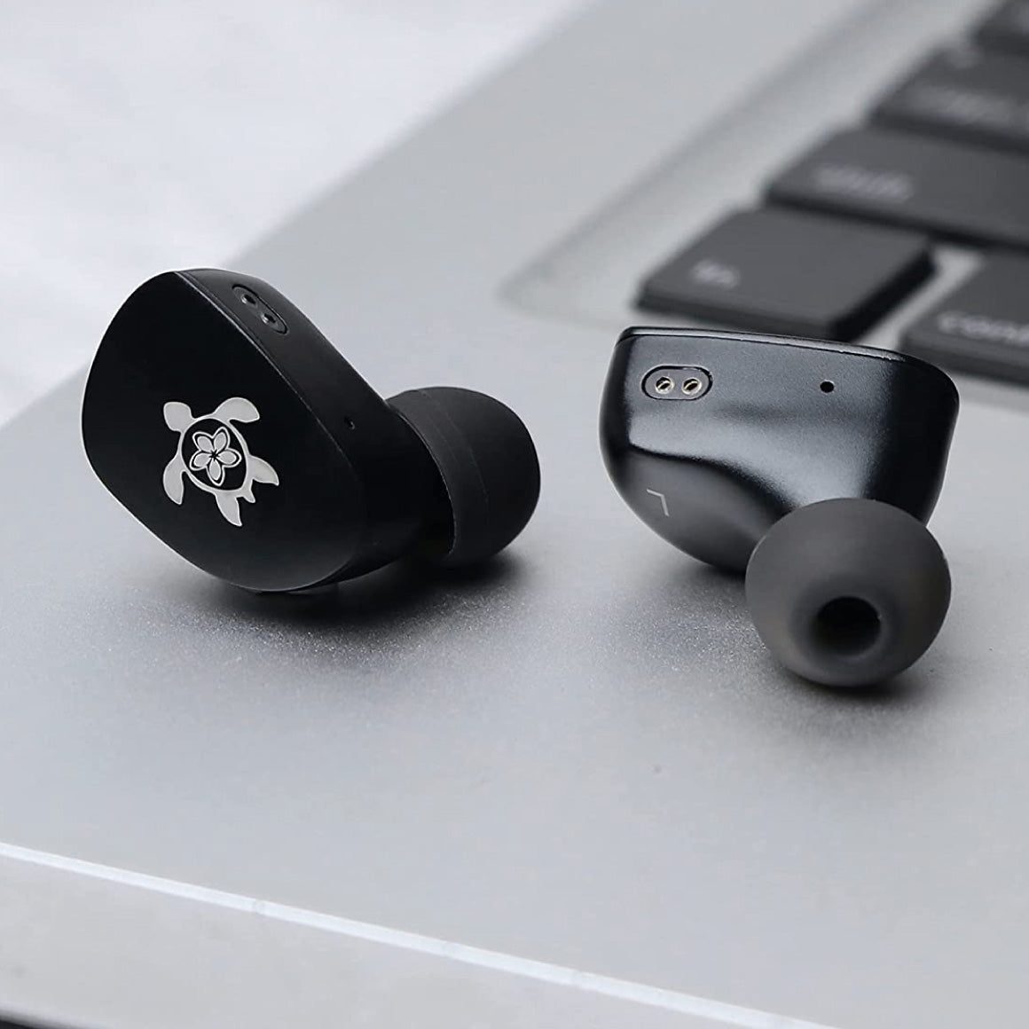 Headphone-Zone-Tripowin-x-HBB-Olina-SE