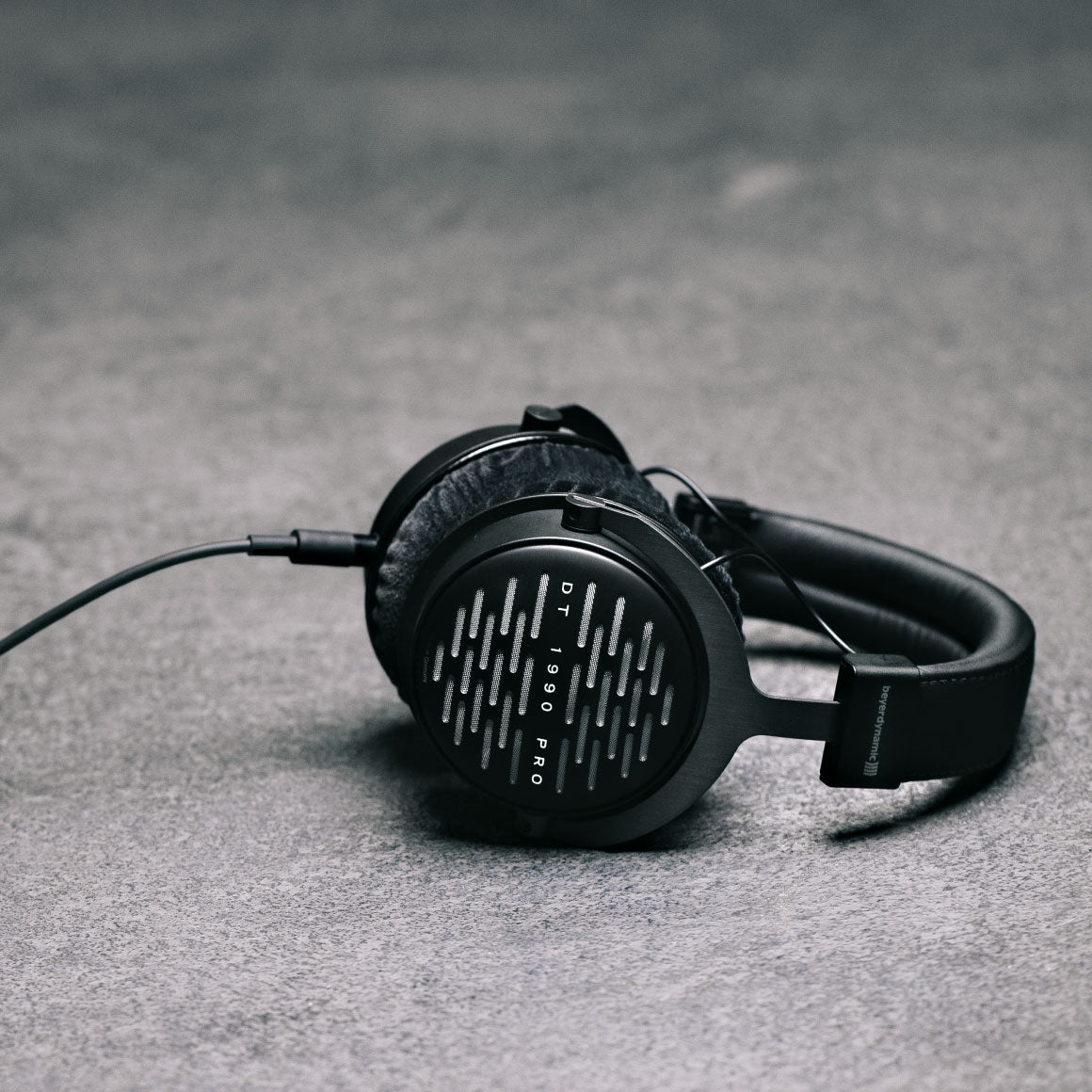 beyerdynamic-dt-1990-pro-headphone-zone