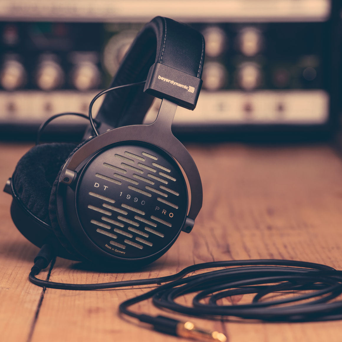beyerdynamic-dt-1990-pro-headphone-zone