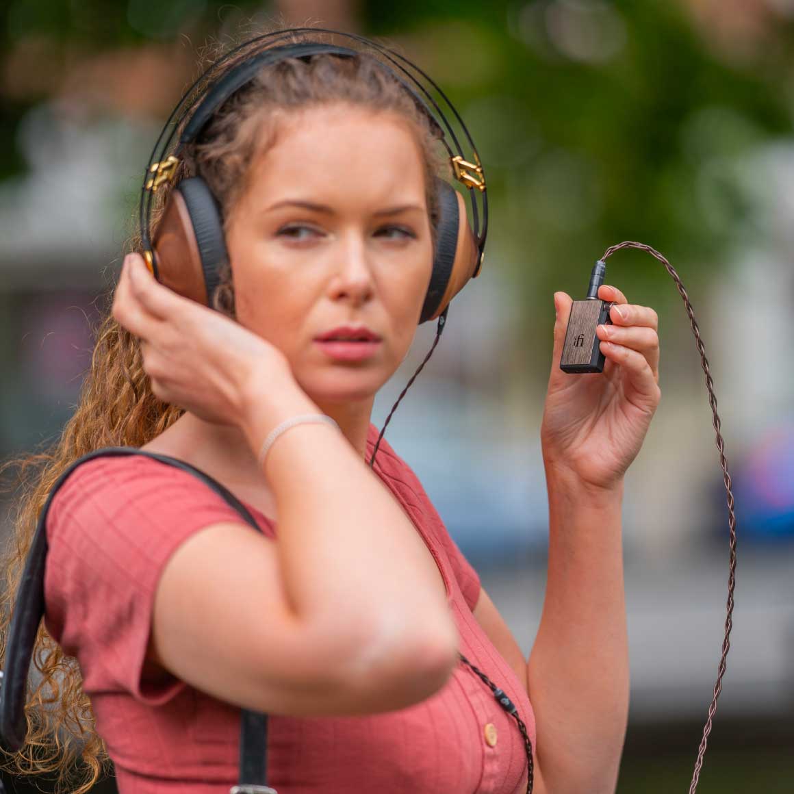 Headphone-Zone-iFi-Audio-GO-blu