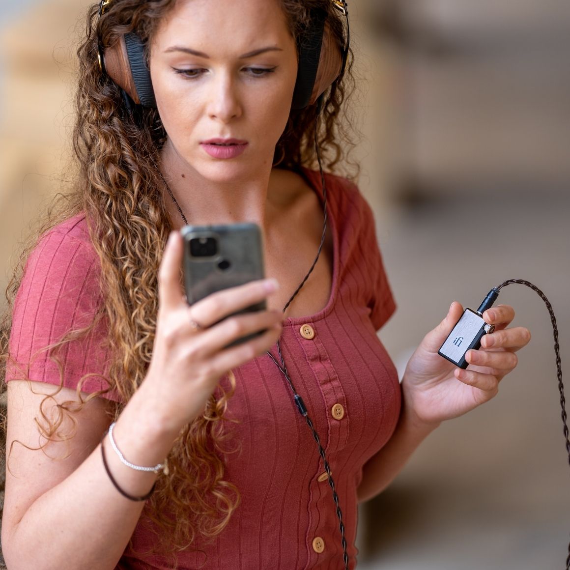 Headphone-Zone-iFi-Audio-GO-blu