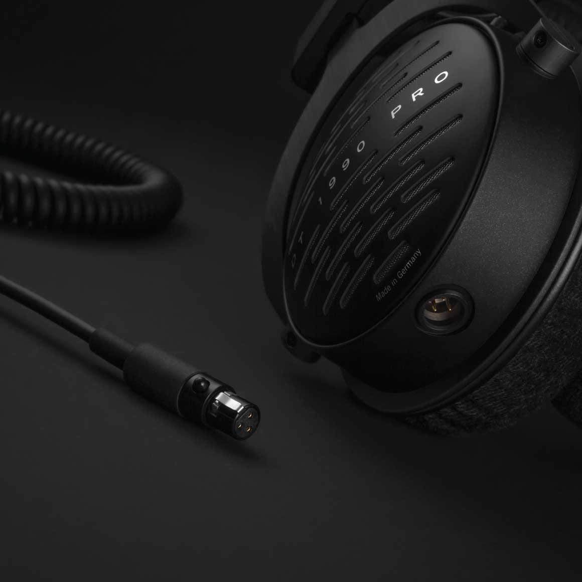 beyerdynamic-dt-1990-pro-headphone-zone
