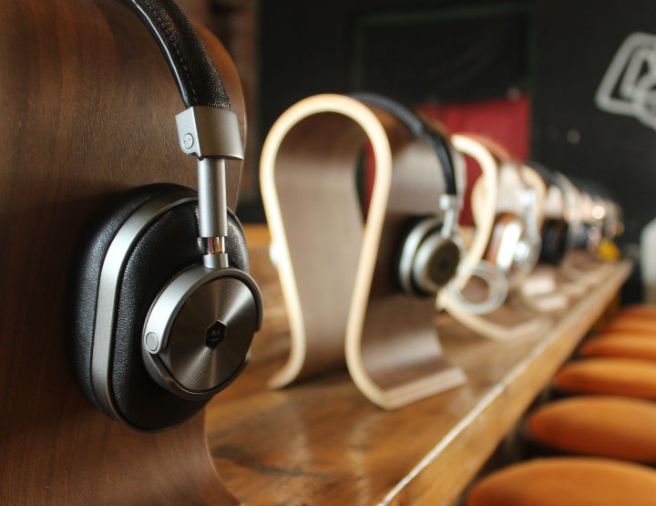 A Brief History of Headphones and Their Evolution Over the Years