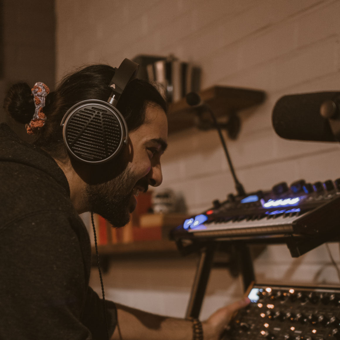 Headphone-Zone-Audeze-MM-100