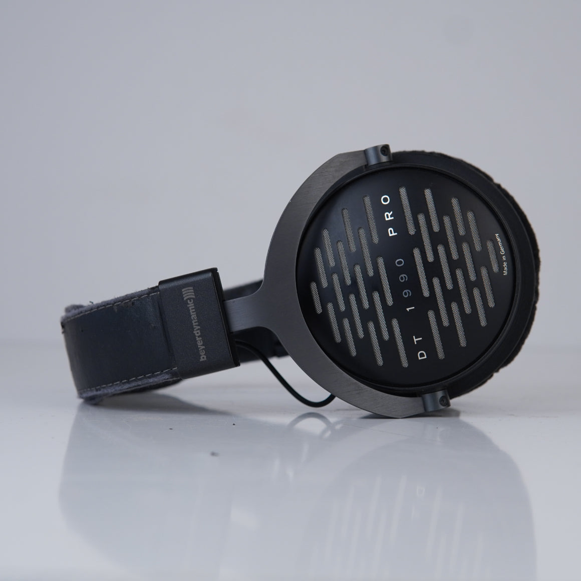 Headphone-Zone-Beyerdynamic-DT-1990-PRO-Demo-Unit