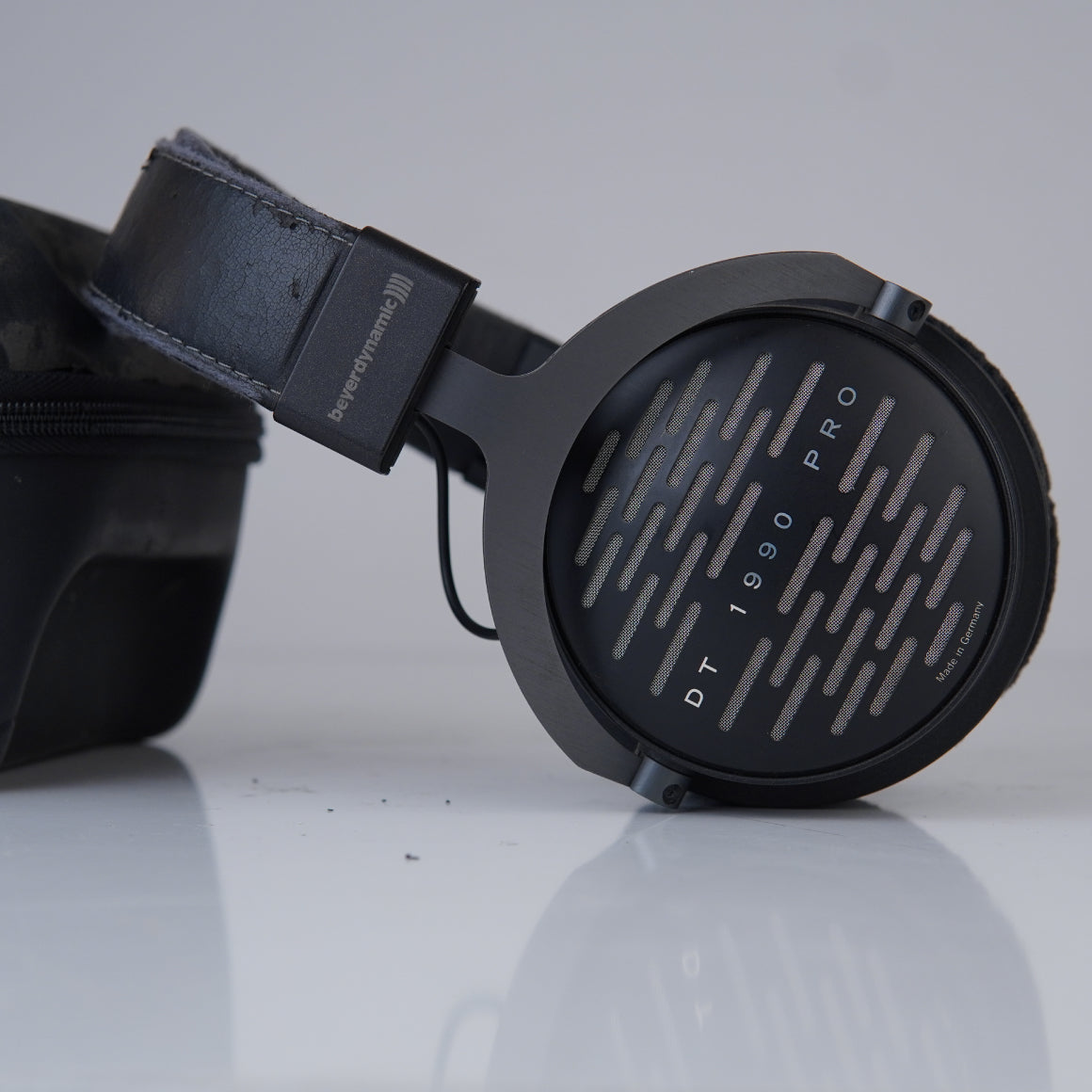 Headphone-Zone-Beyerdynamic-DT-1990-PRO-Demo-Unit