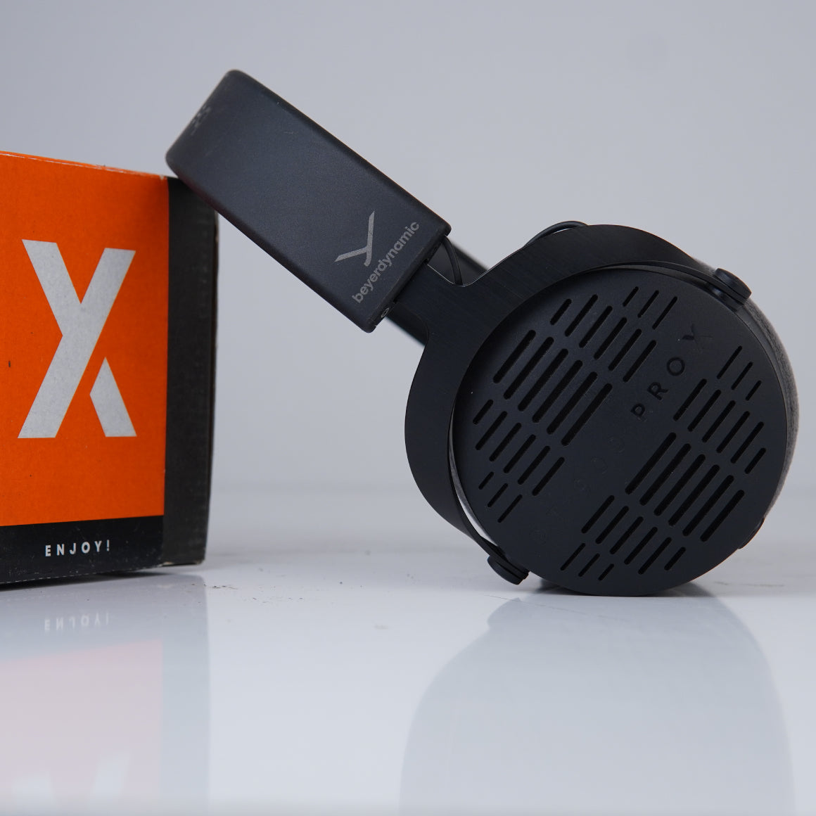 Headphone-Zone-Beyerdynamic-DT-900-PRO-X-Demo-Unit