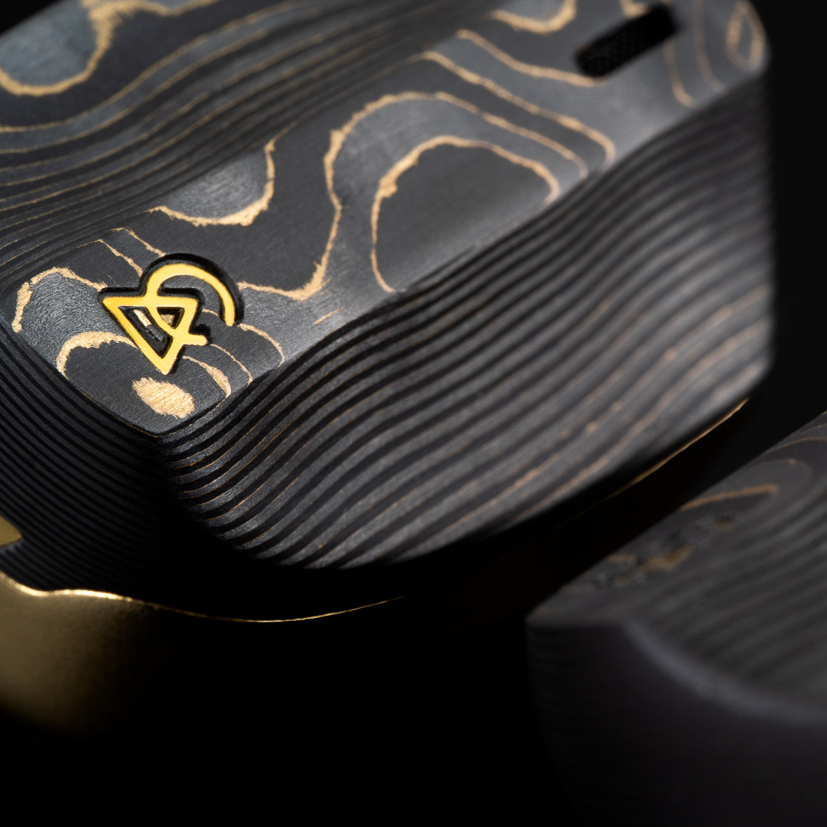 #Color_Gold