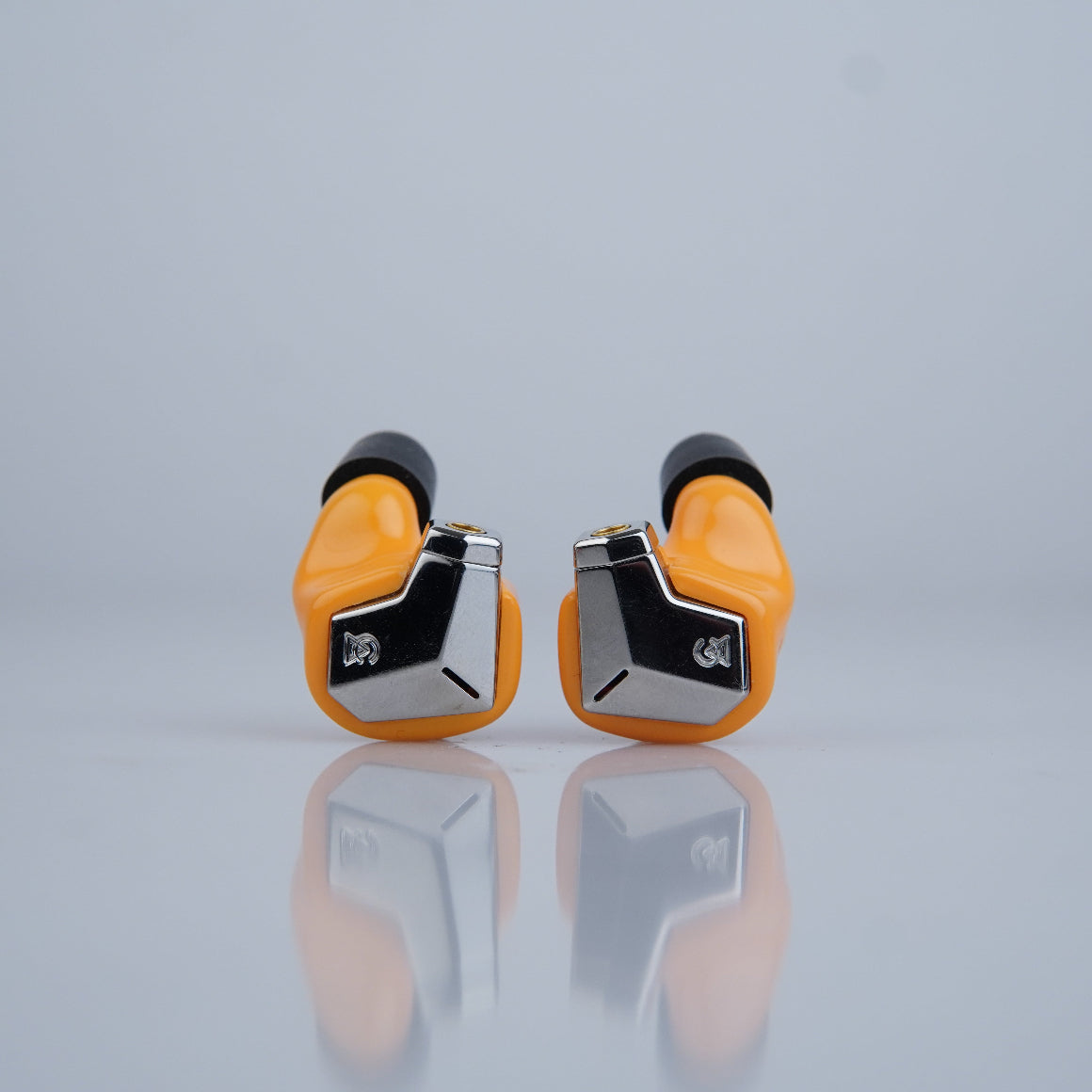 Headphone-Zone-Campfire-Audio-Supermoon-Demo-Unit