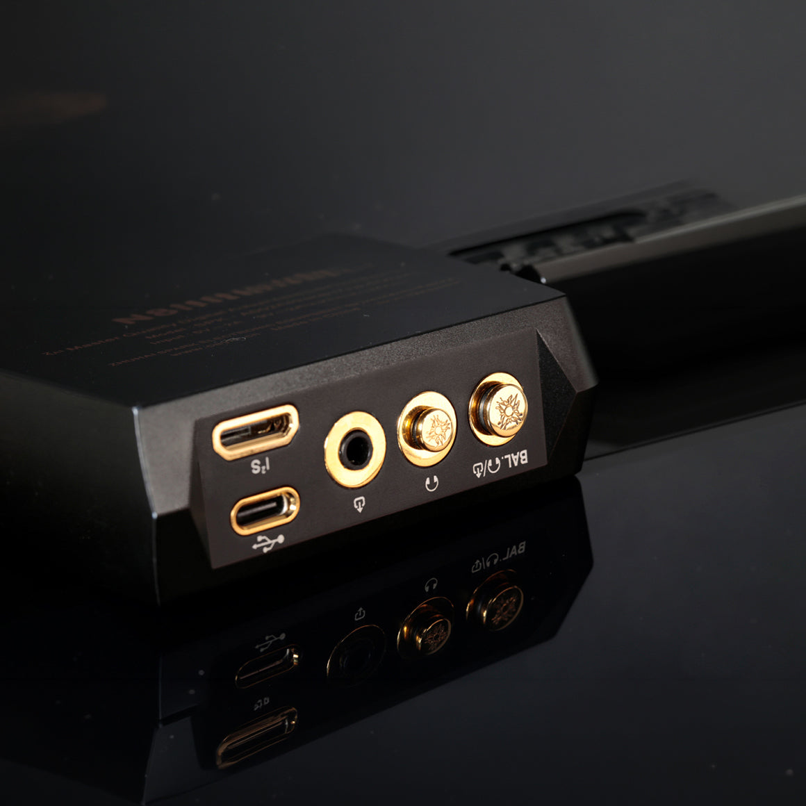 Headphone-Zone-Cayin-P35A_P44A-Dust-Plug