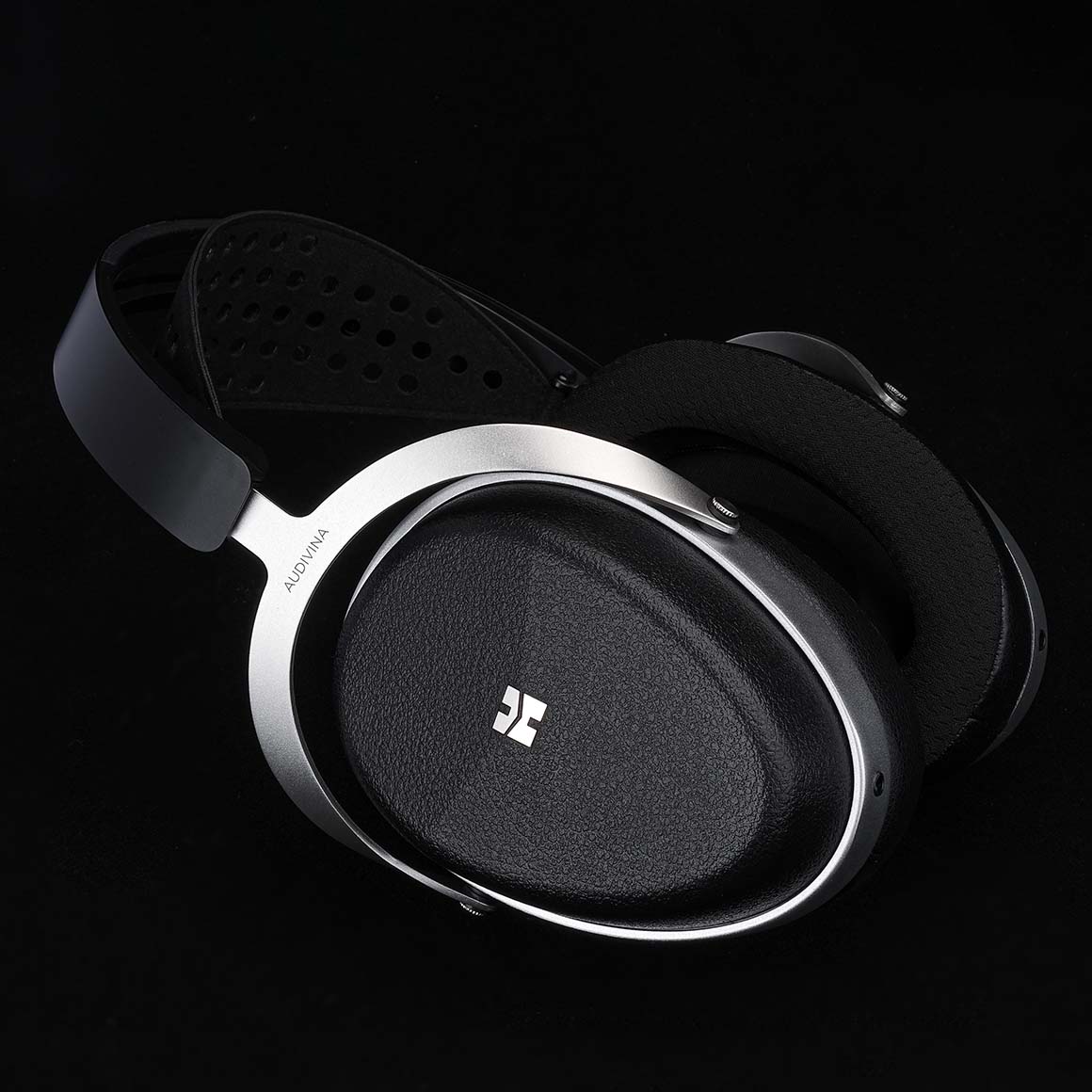Headphone-Zone-HiFiMAN-AUDIVINA_LE