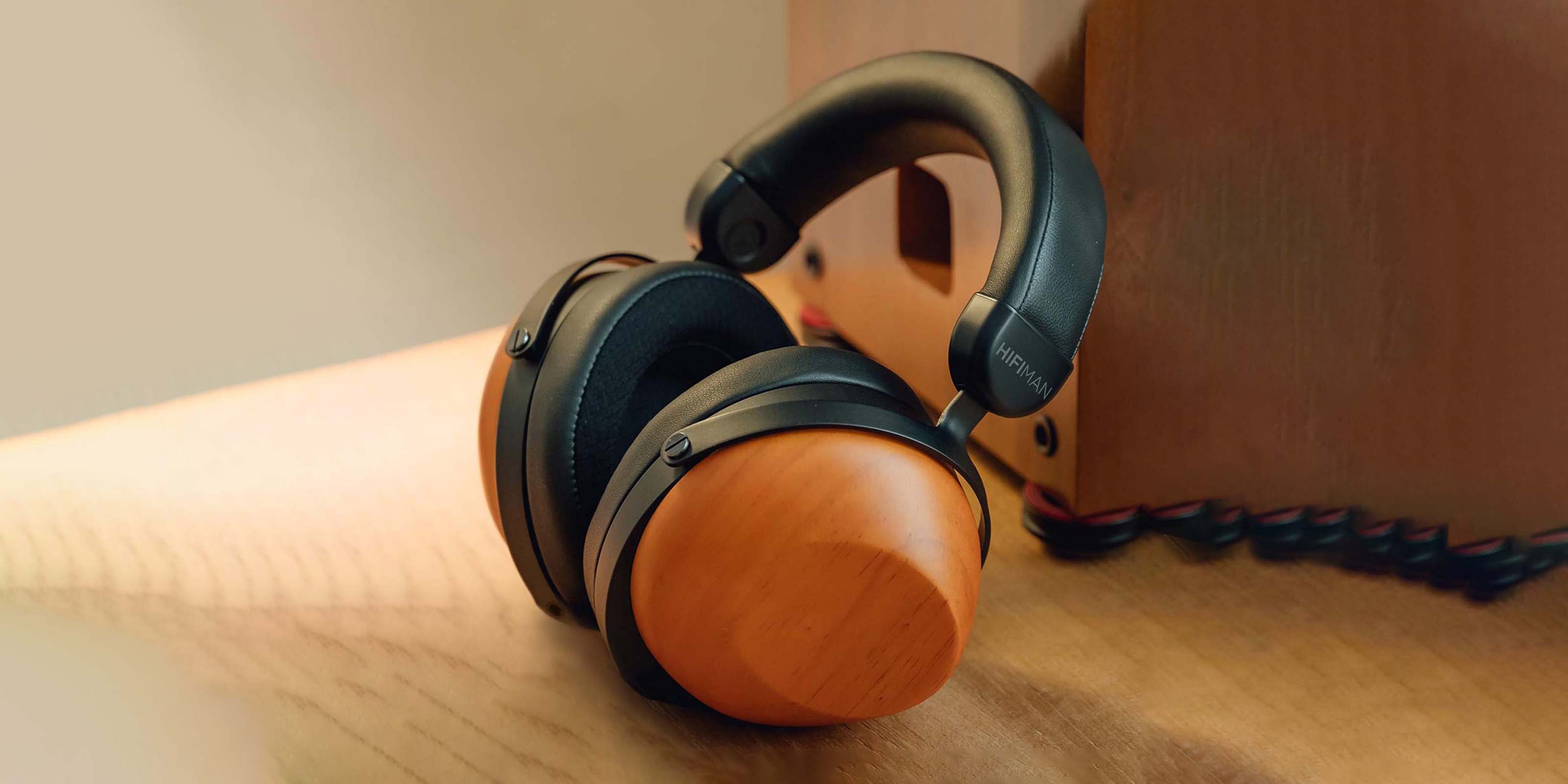 Buy the Hifiman HE-R10D Closed-Back Headphones Buy the Hifiman HE-R10D Closed-Back Headphones