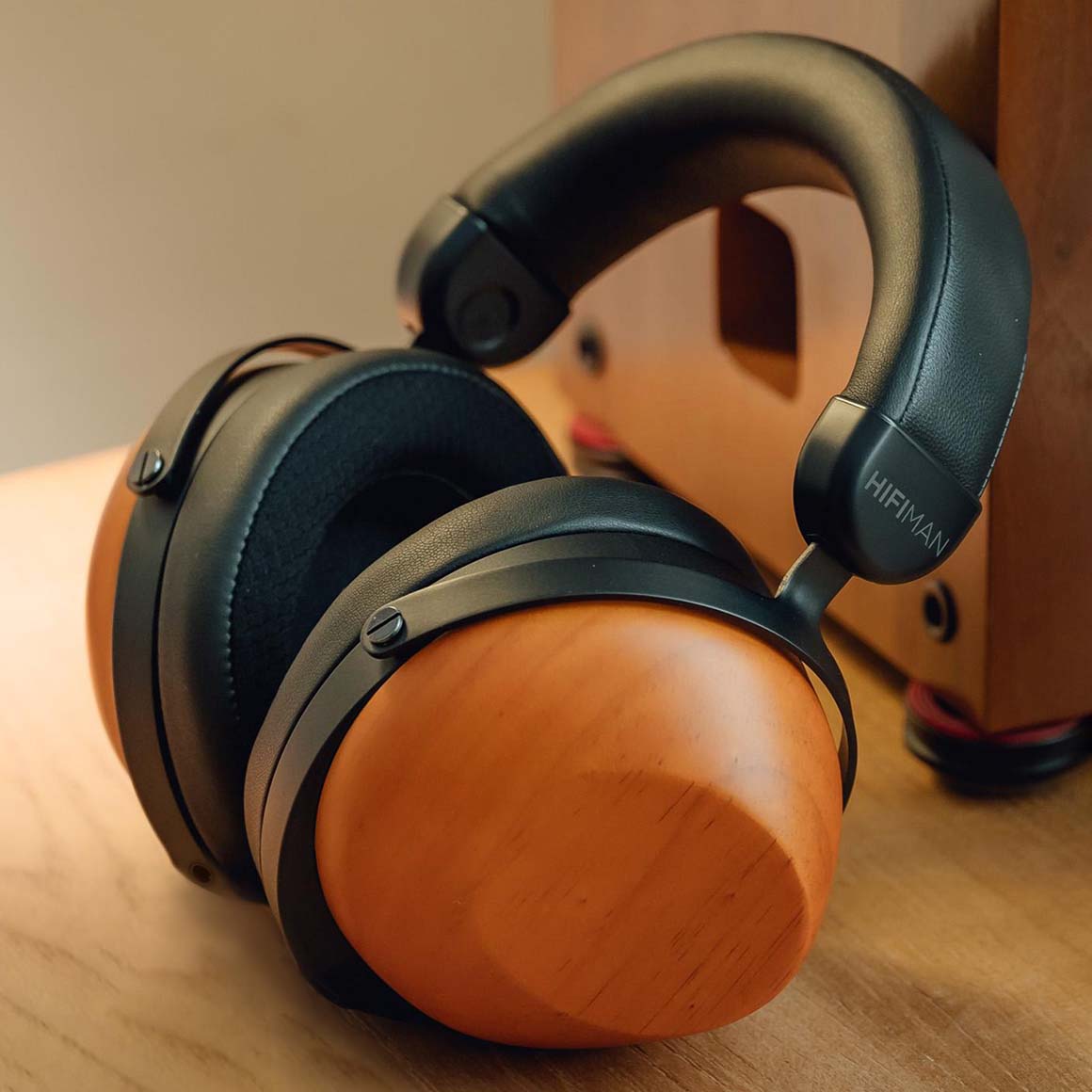 Buy the Hifiman HE-R10D Closed-Back Headphones