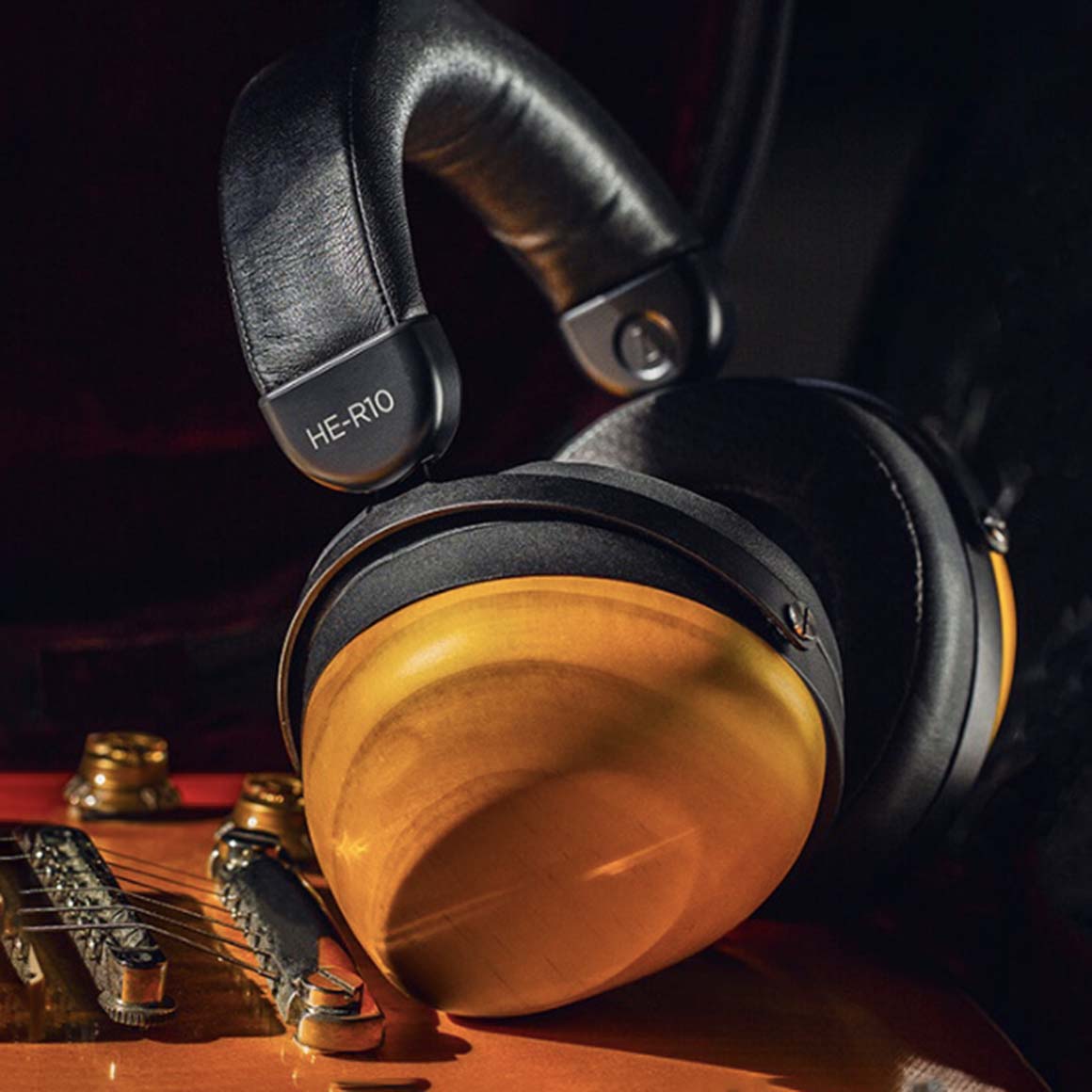 Buy the Hifiman HE-R10D Closed-Back Headphones