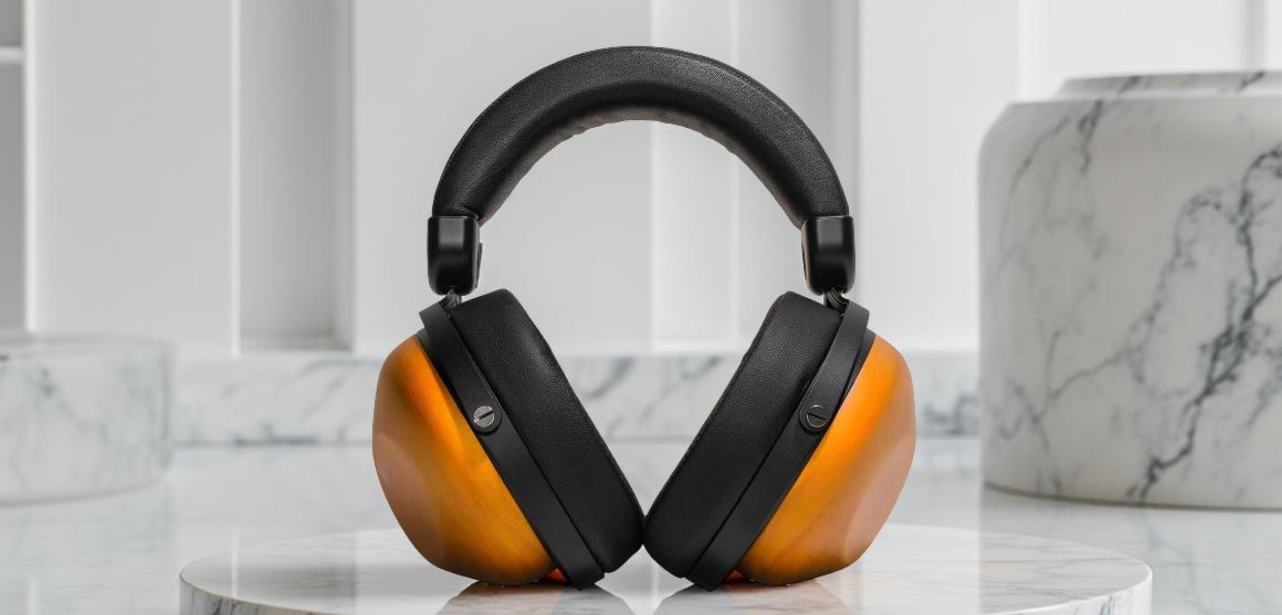 Buy the Hifiman HE-R10D Closed-Back Headphones Buy the Hifiman HE-R10D Closed-Back Headphones