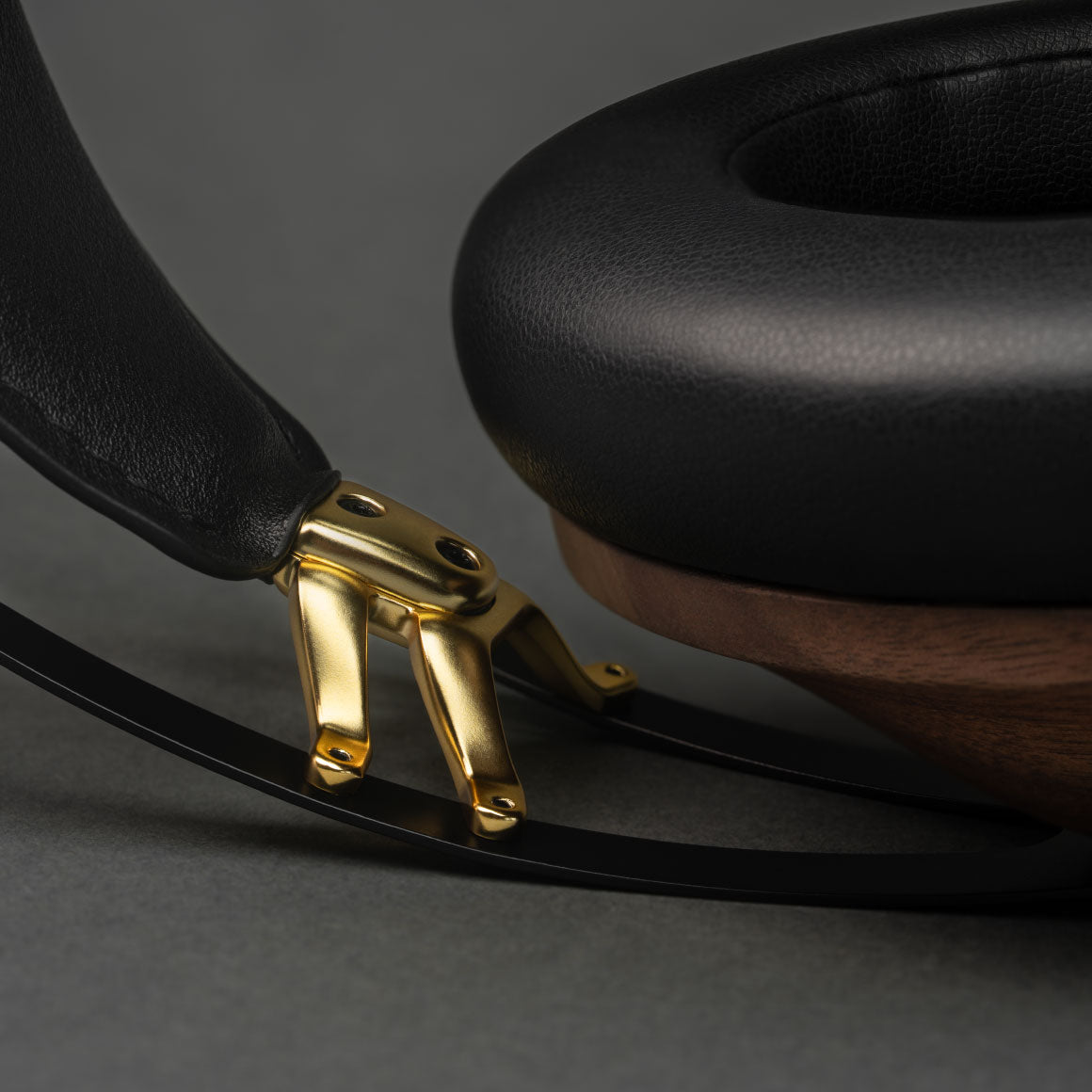 Headphone-Zone-Meze-99-Classics-2nd-Generation