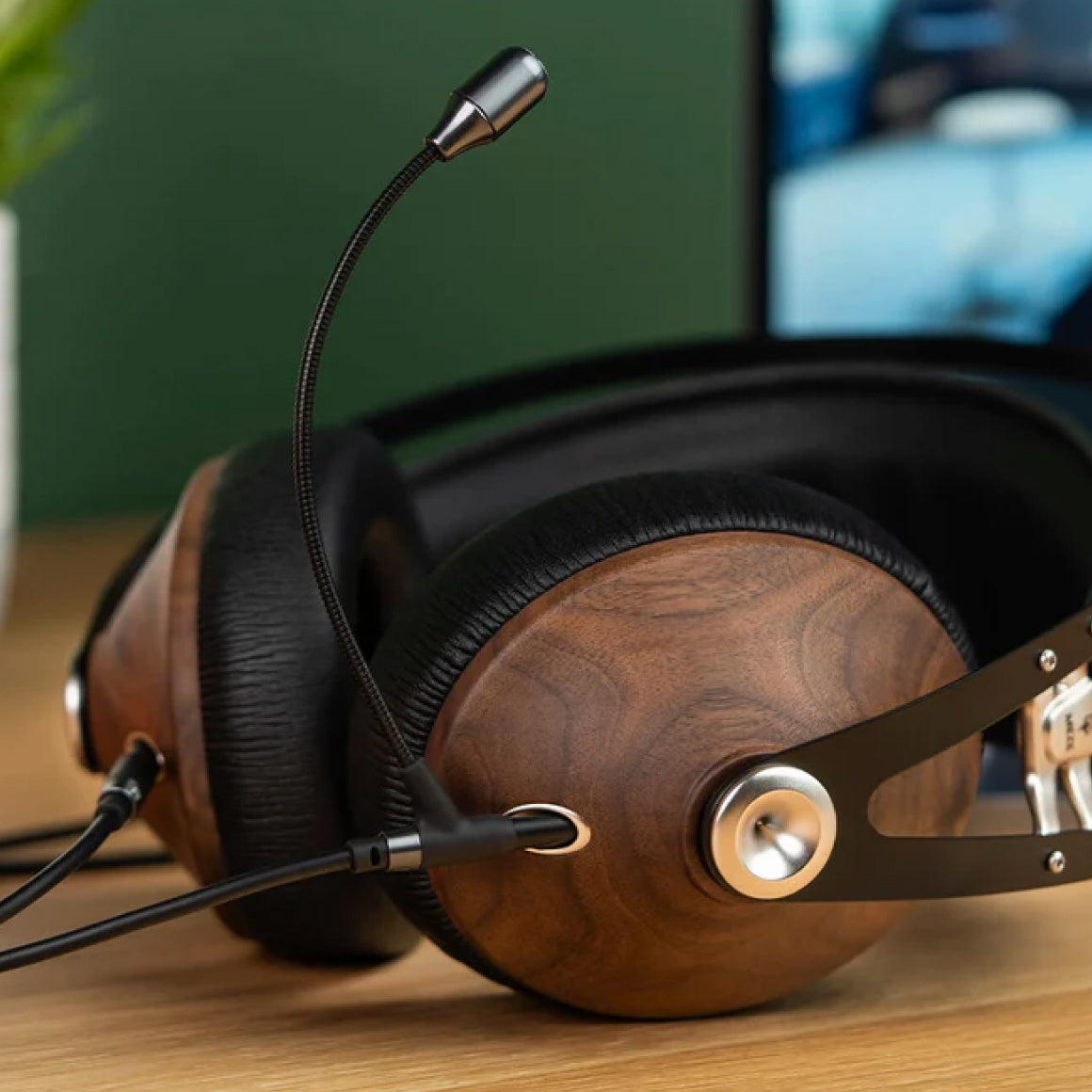 Headphone-Zone-Meze-Boom-Mic